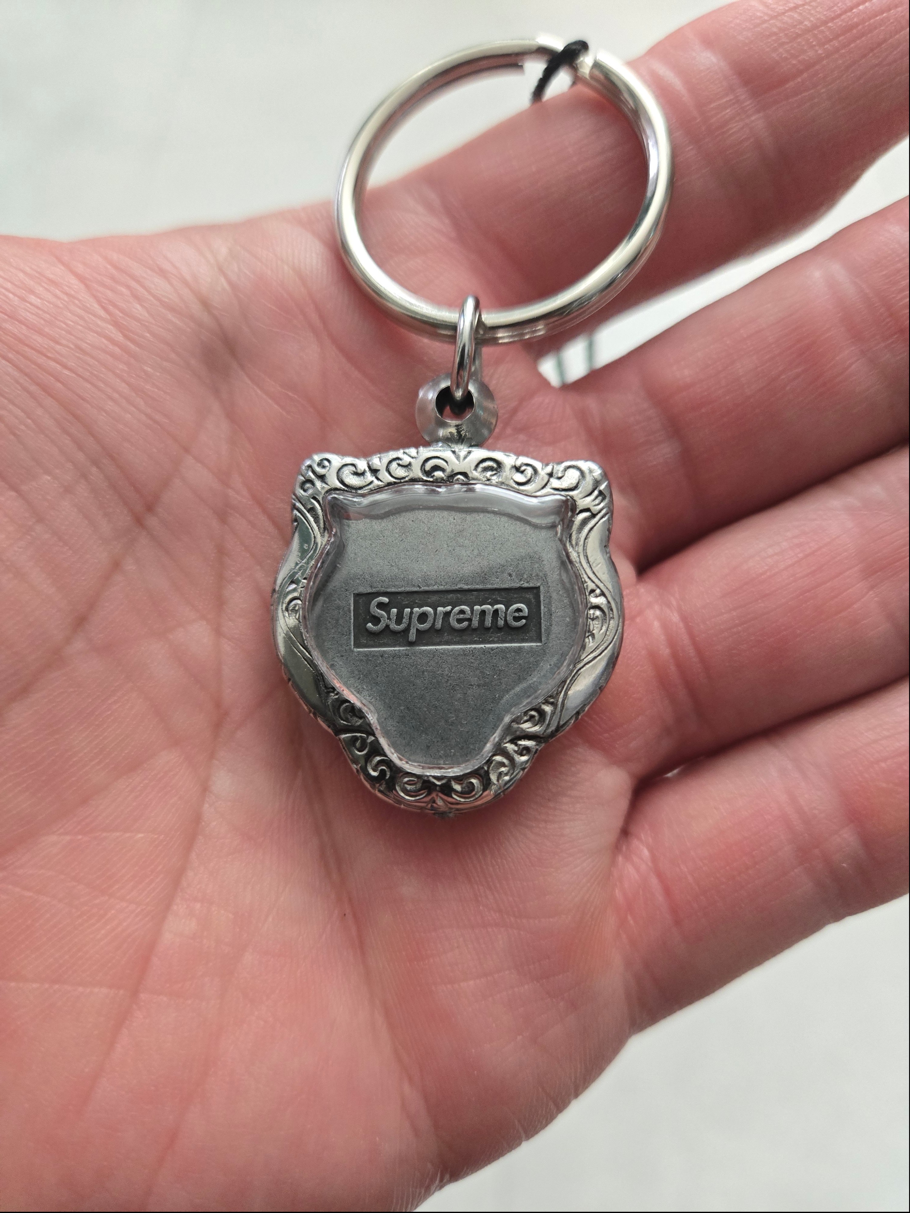 Supreme Tiger Keychain Silver - 24FW 착용 스타일 - 2