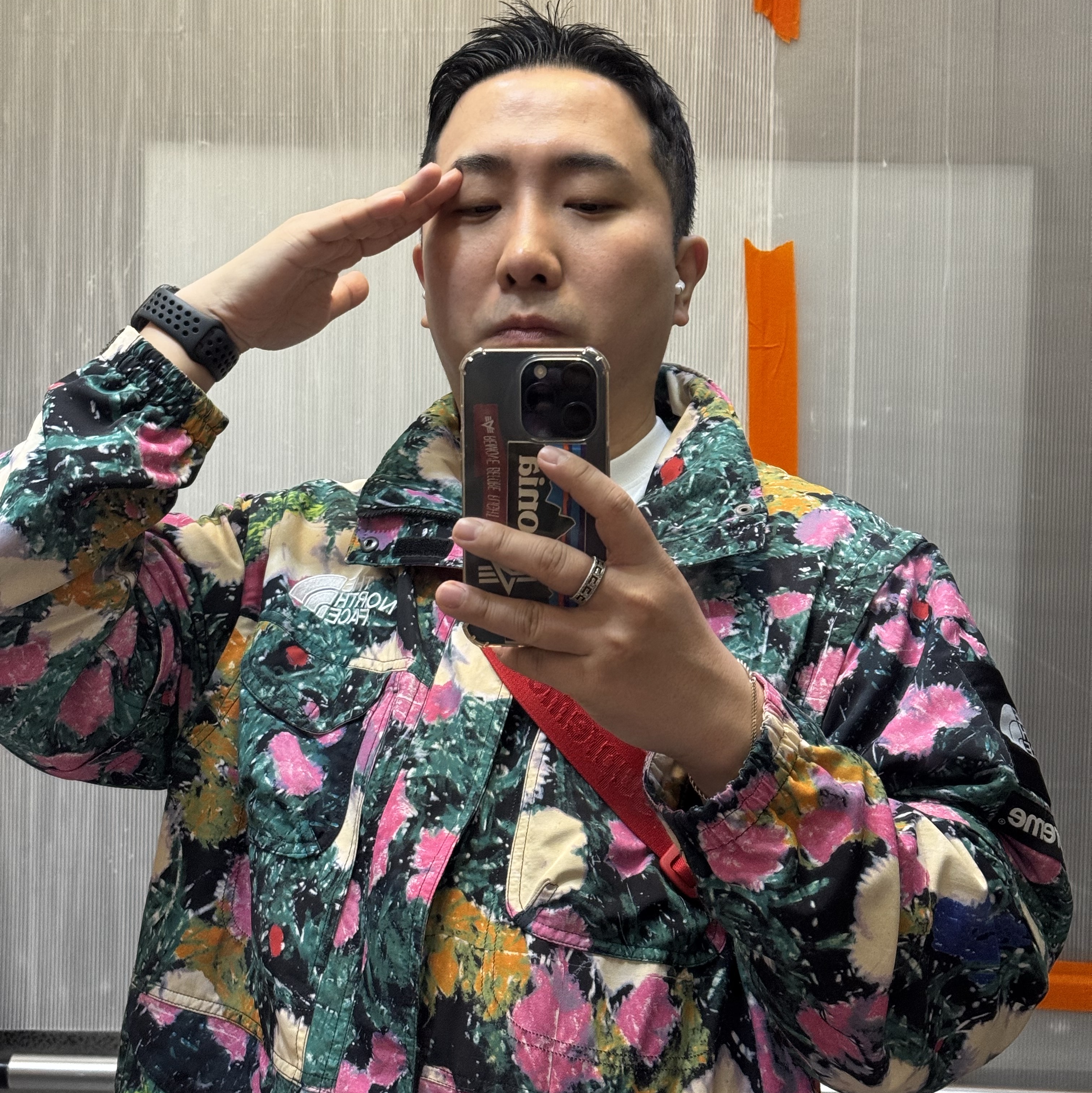 Supreme Woven Shoulder Bag Red - 23SS, Supreme x The North Face Trekking Convertible Jacket Flowers - 22SS 착용 스타일
