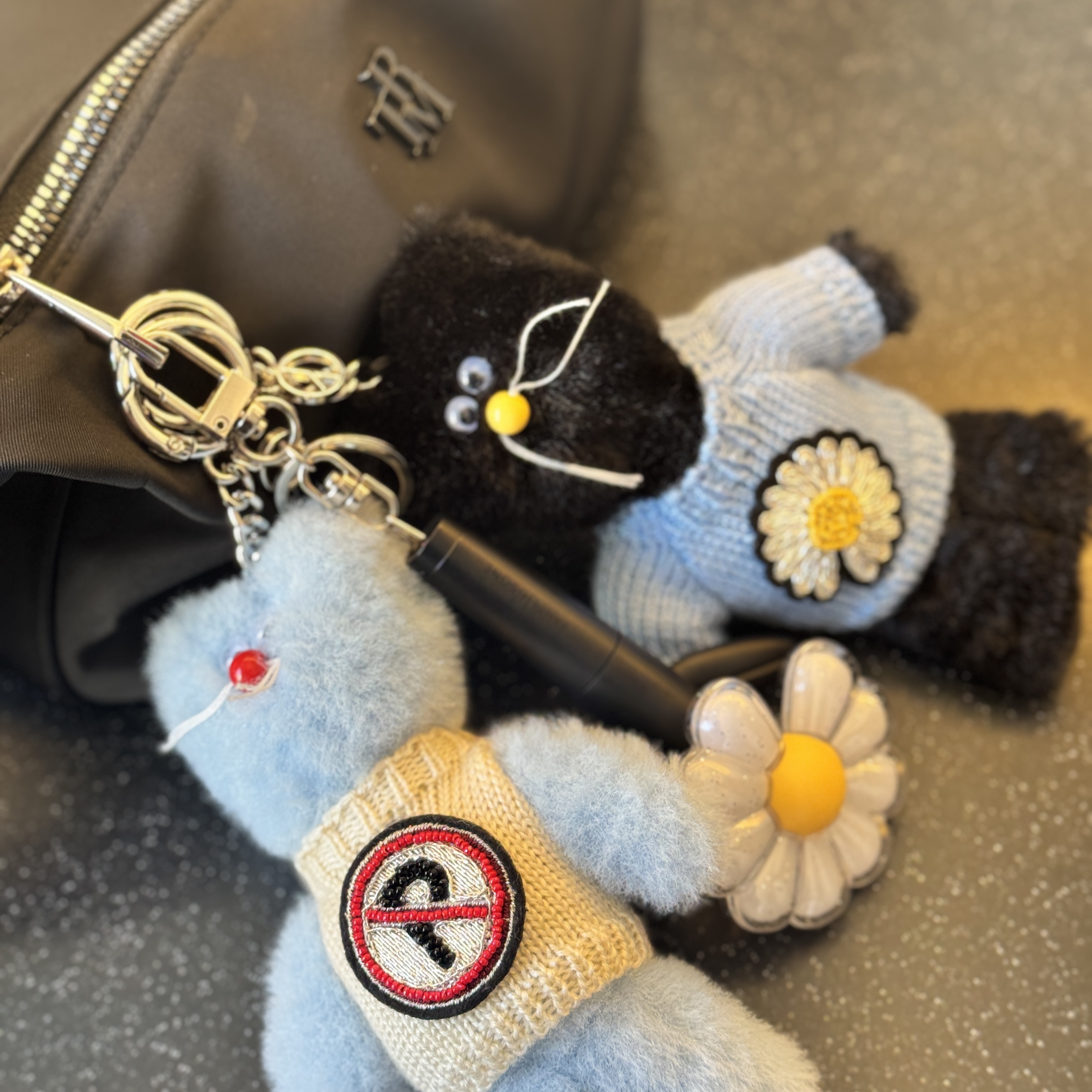 Monamhee x Peaceminusone Syhee Plush Keyring, Monamhee x Peaceminusone Daihee Plush Keyring 착용 스타일