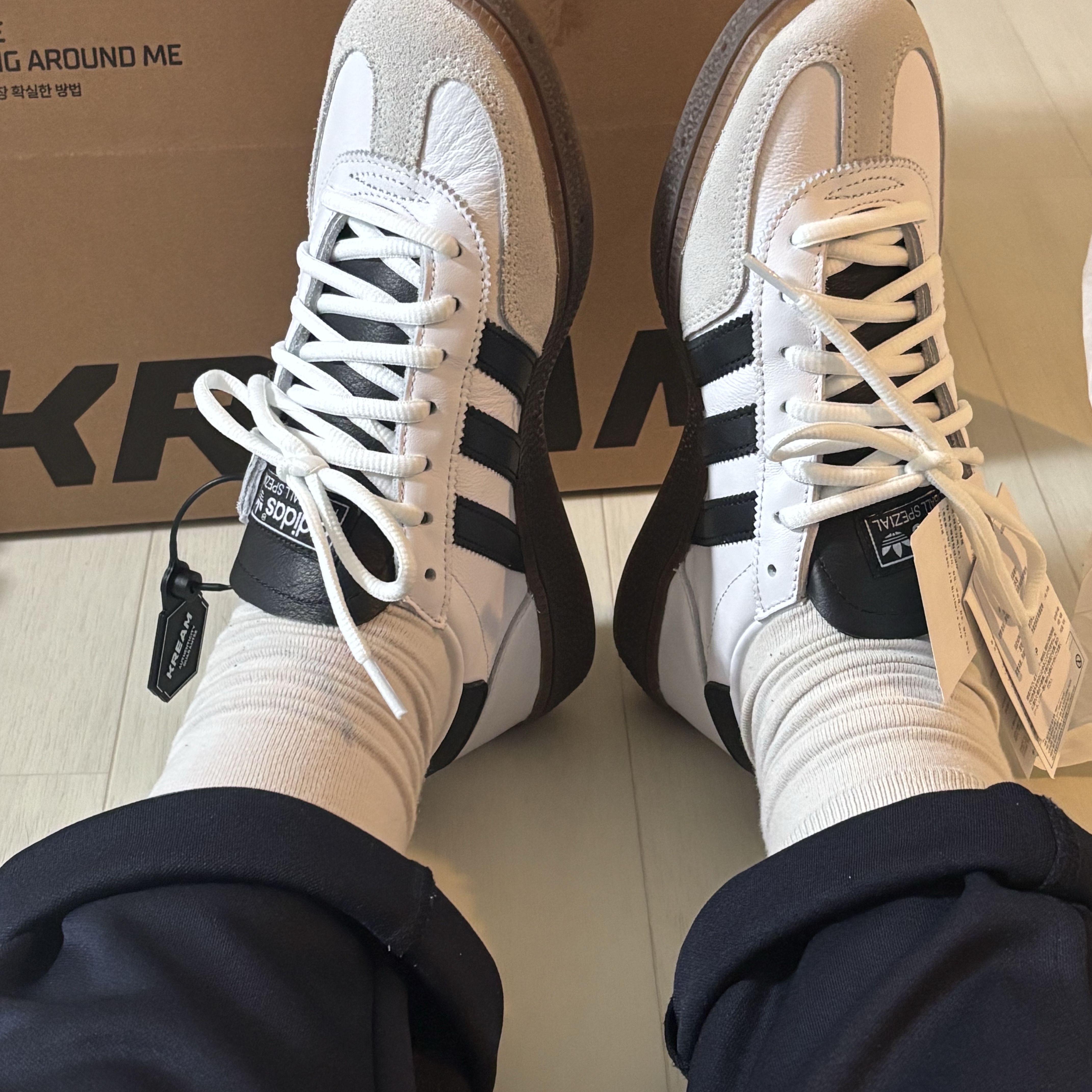 Adidas Spezial Handball White Core Black 착용 스타일