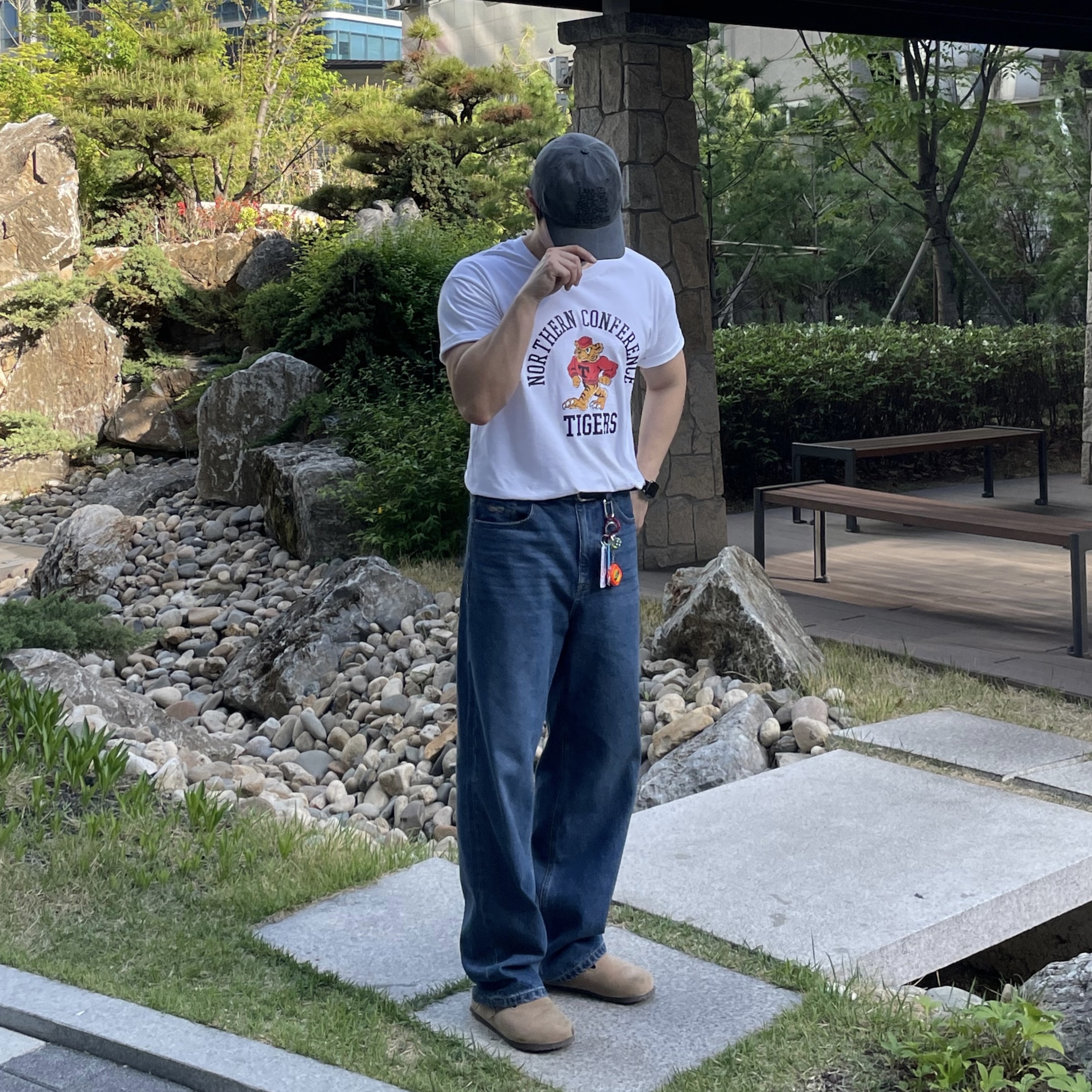 Gildan X American Collection Tiger T-Shirt White 착용 스타일 - 3
