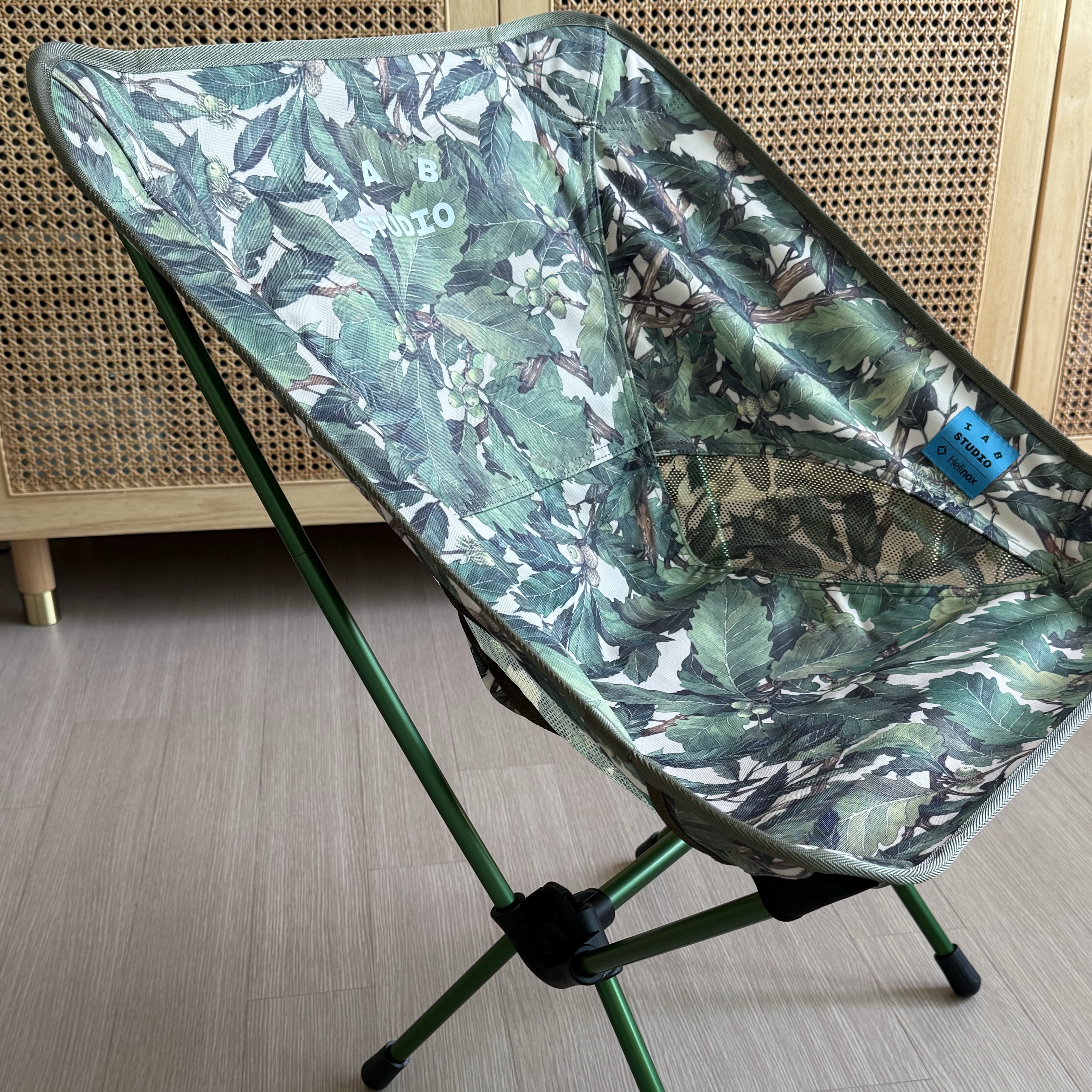 Helinox x IAB Studio Chair One Bukhansan 착용 스타일 - 3