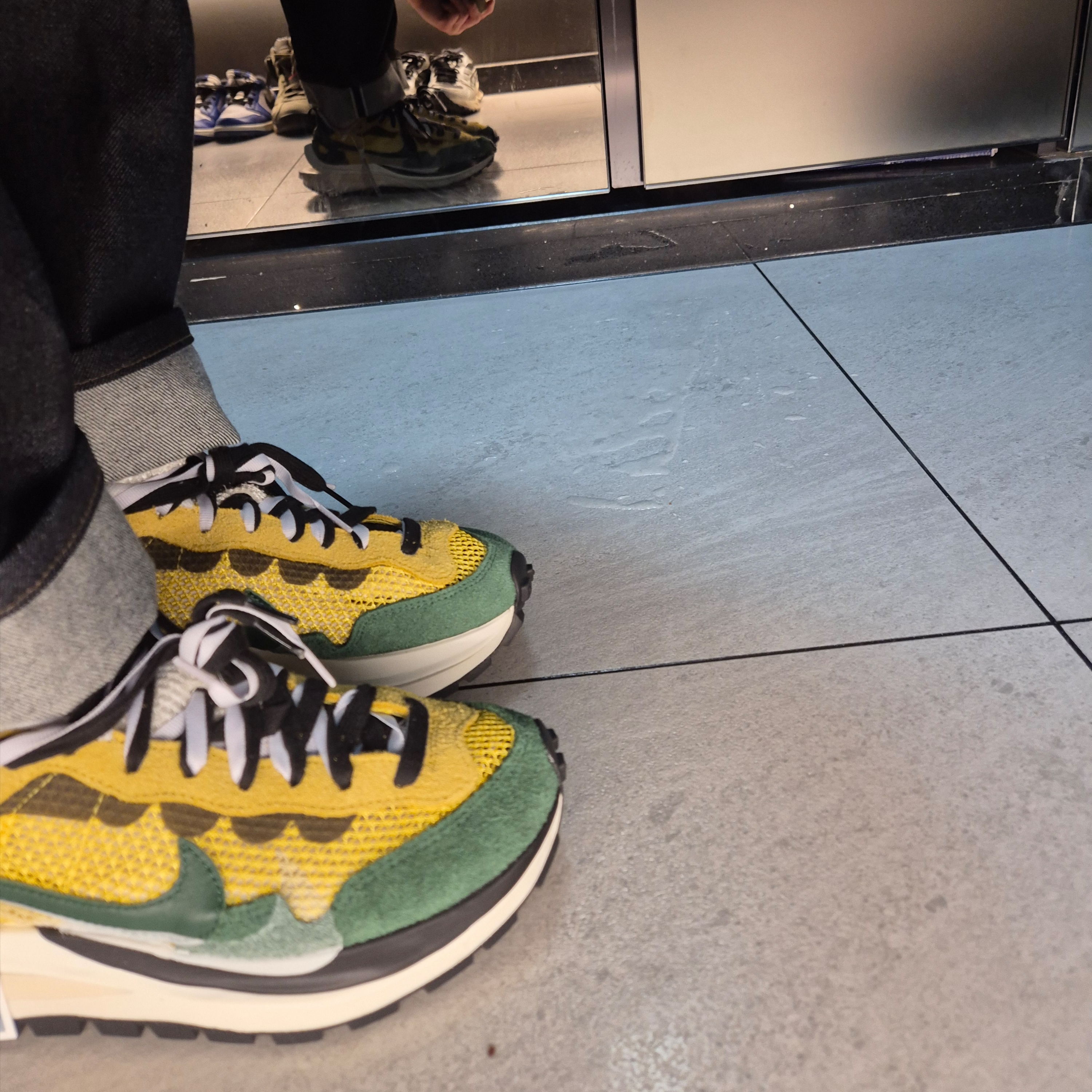 Nike x Sacai VaporWaffle Tour Yellow & Gorge Green Sail, Nike x Sacai VaporWaffle Royal Fuchsia 착용 스타일 - 7