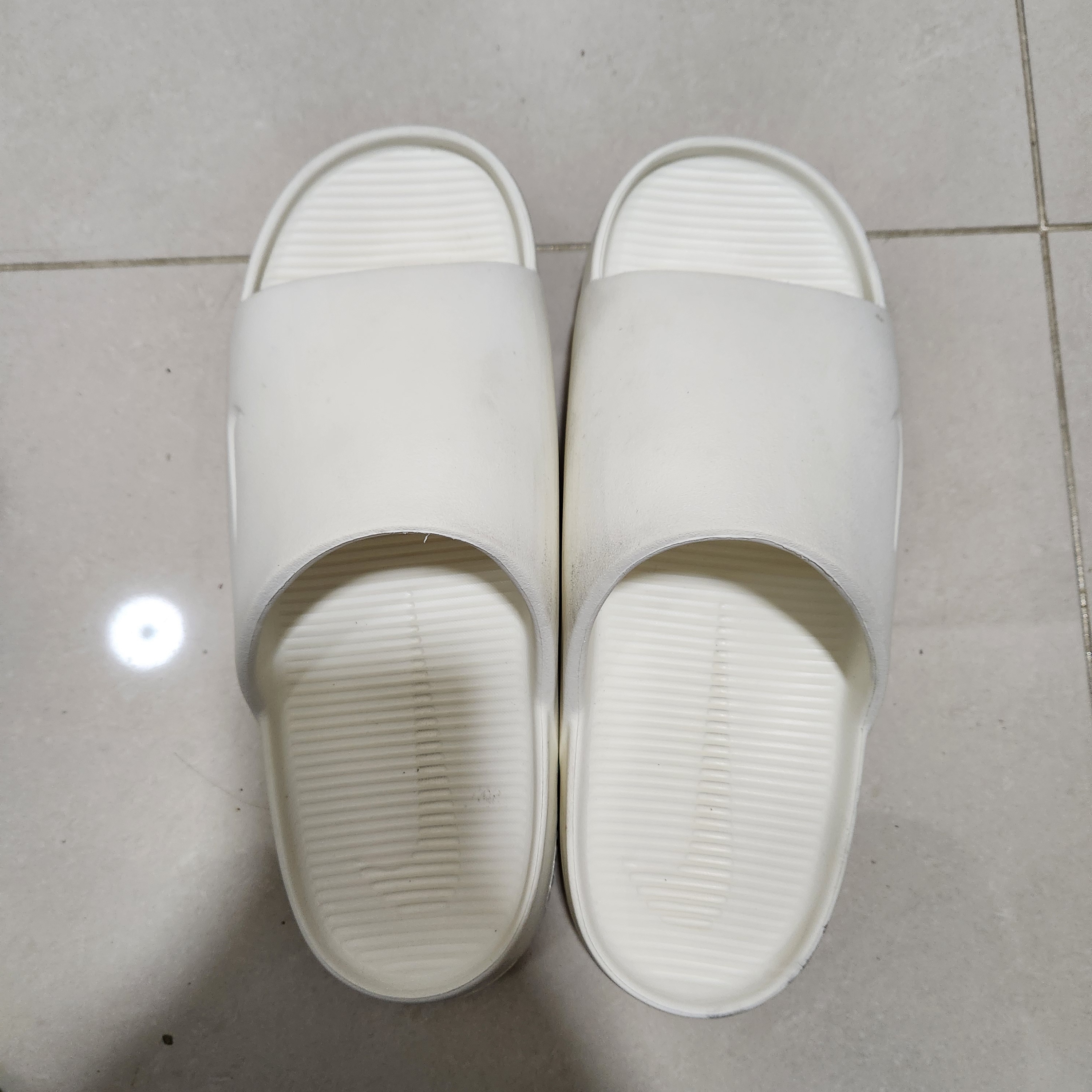 Nike Calm Slide Sail 착용 스타일