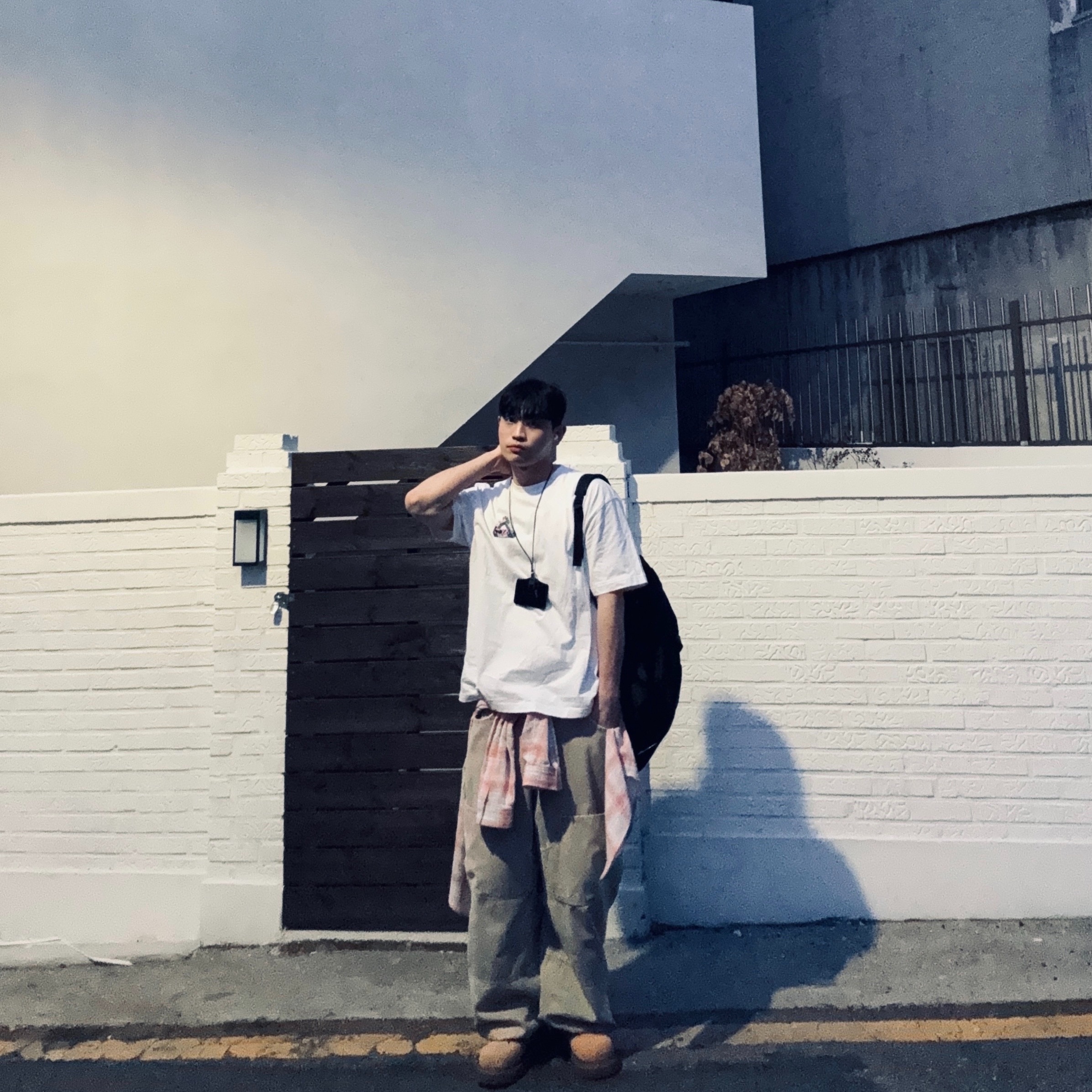 Nonnod Double Knee Cover Pants Vintage Beige, STU Logo Button Check Shirt Red 착용 스타일 - 1