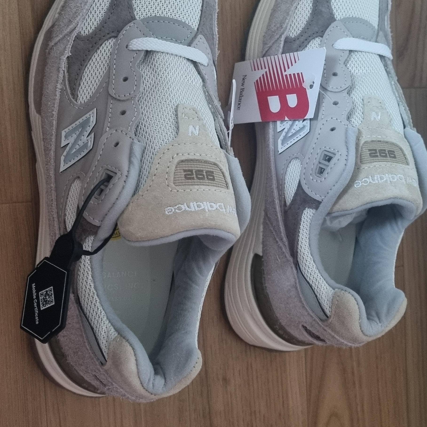 New Balance 992 Made in USA Moonrock Mushroom 착용 스타일