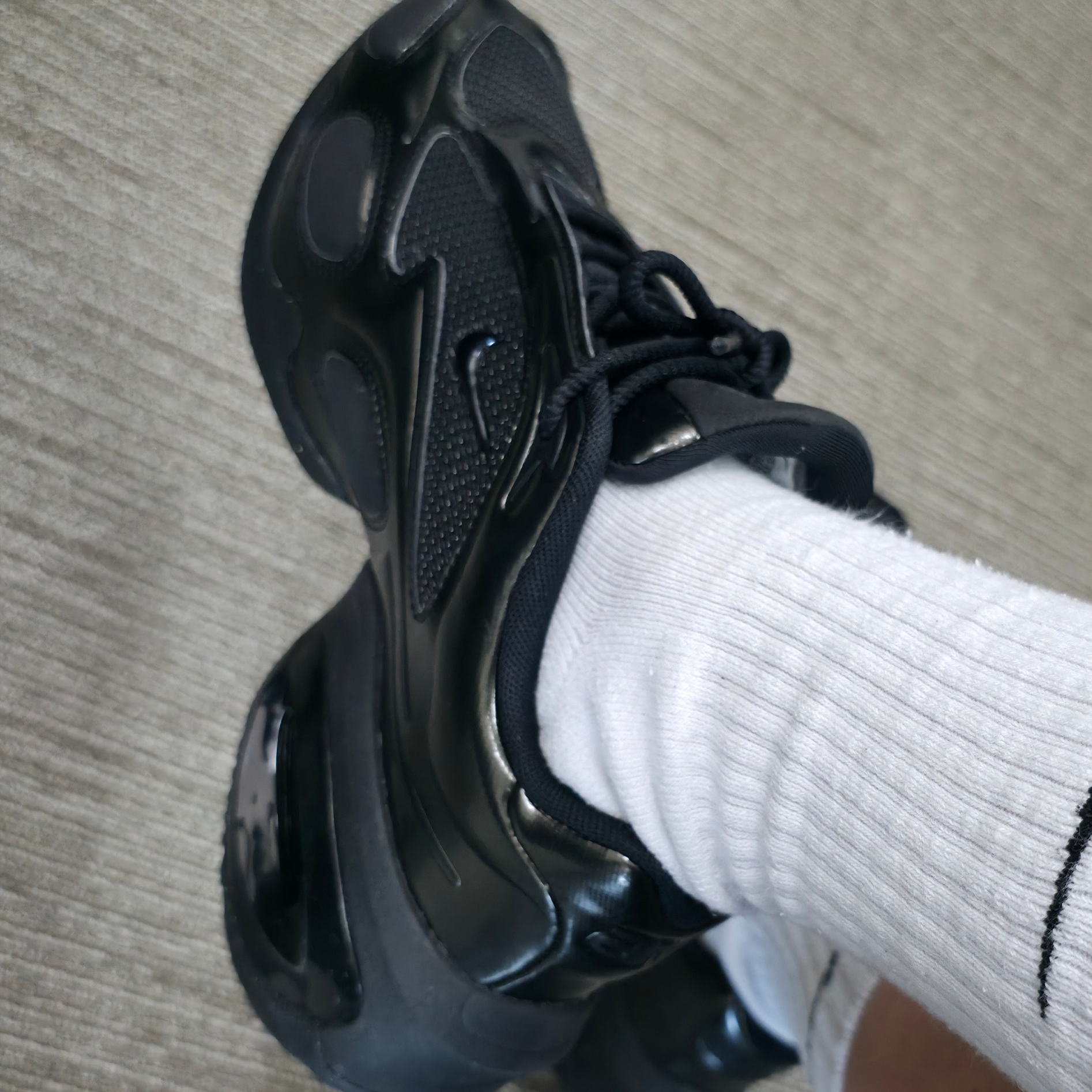 (W) Nike Air Max Muse Triple Black 착용 스타일