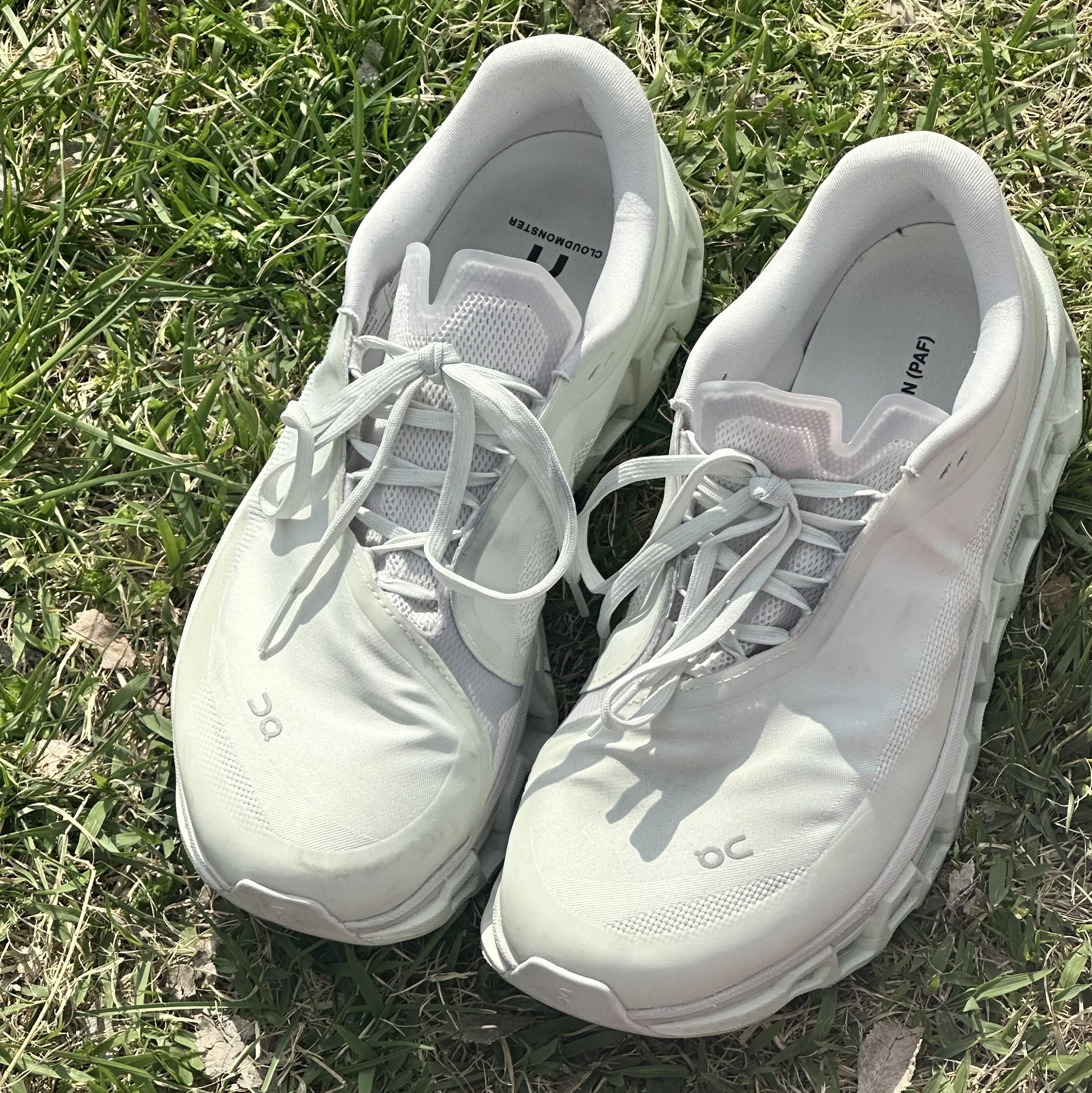 On Running x Post Archive Faction (Paf) Cloudmonster 2 Vapor Frost 착용 스타일
