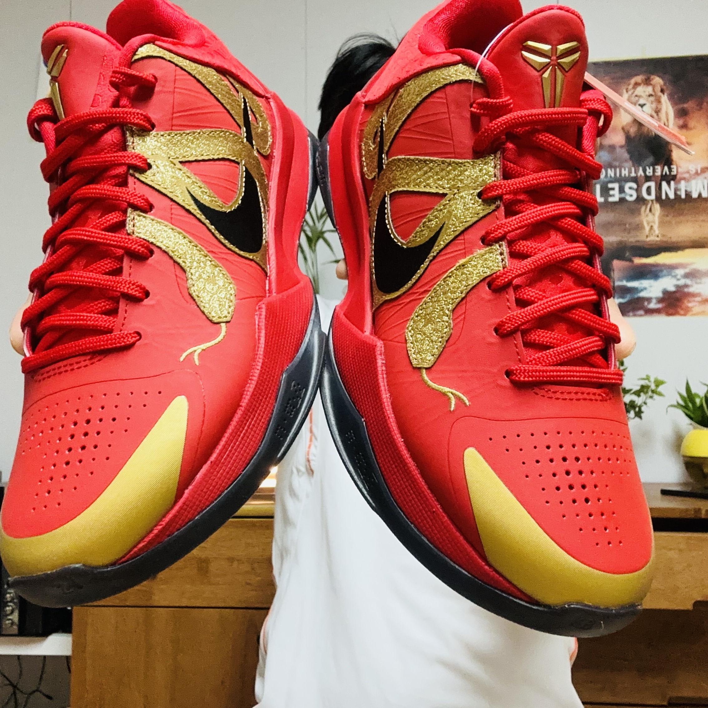 Nike Kobe 5 Protro Year of the Mamba University Red 착용 스타일 - 2