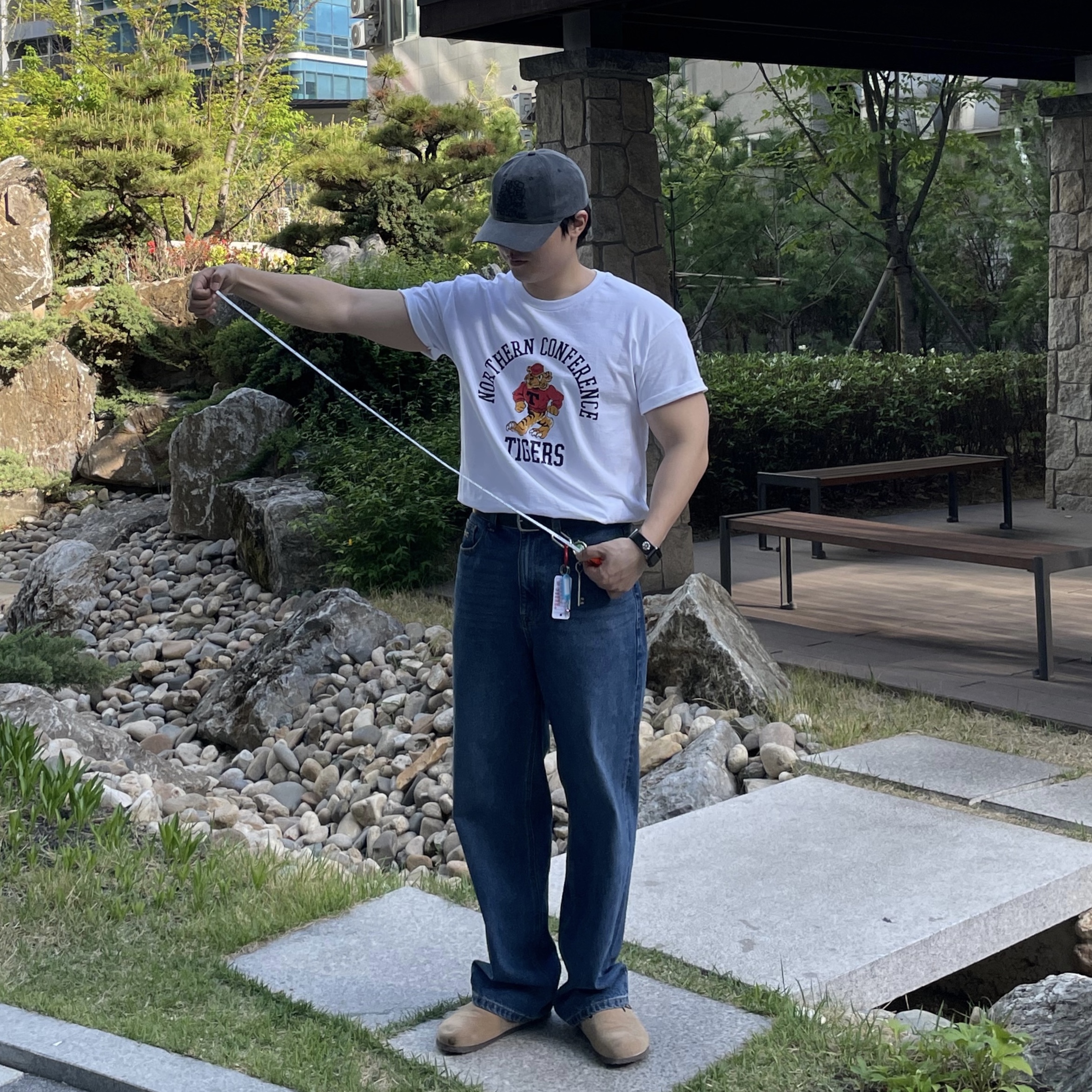 Gildan X American Collection Tiger T-Shirt White 착용 스타일 - 1