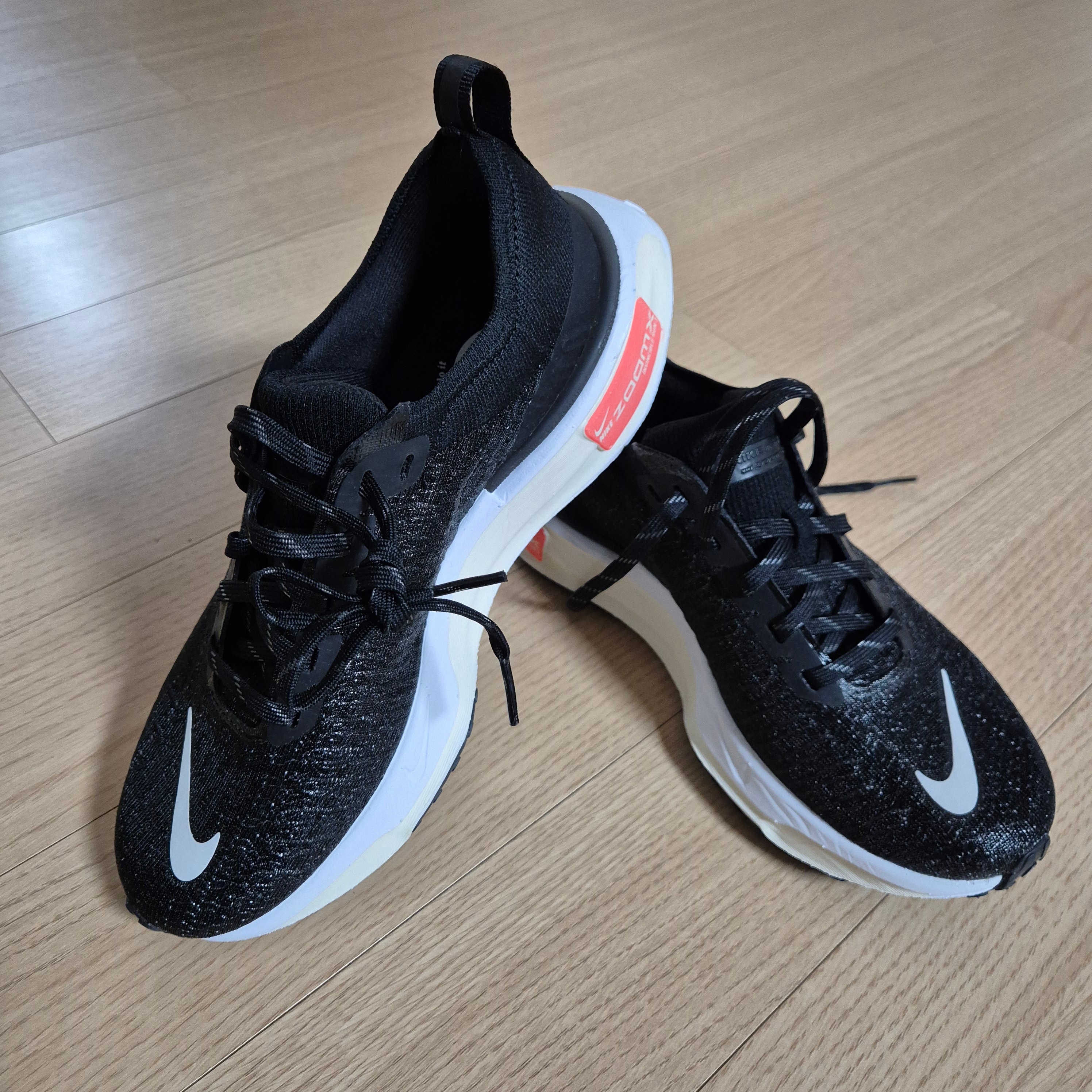 (W) Nike ZoomX Invincible Run Flyknit 3 Black White 착용 스타일