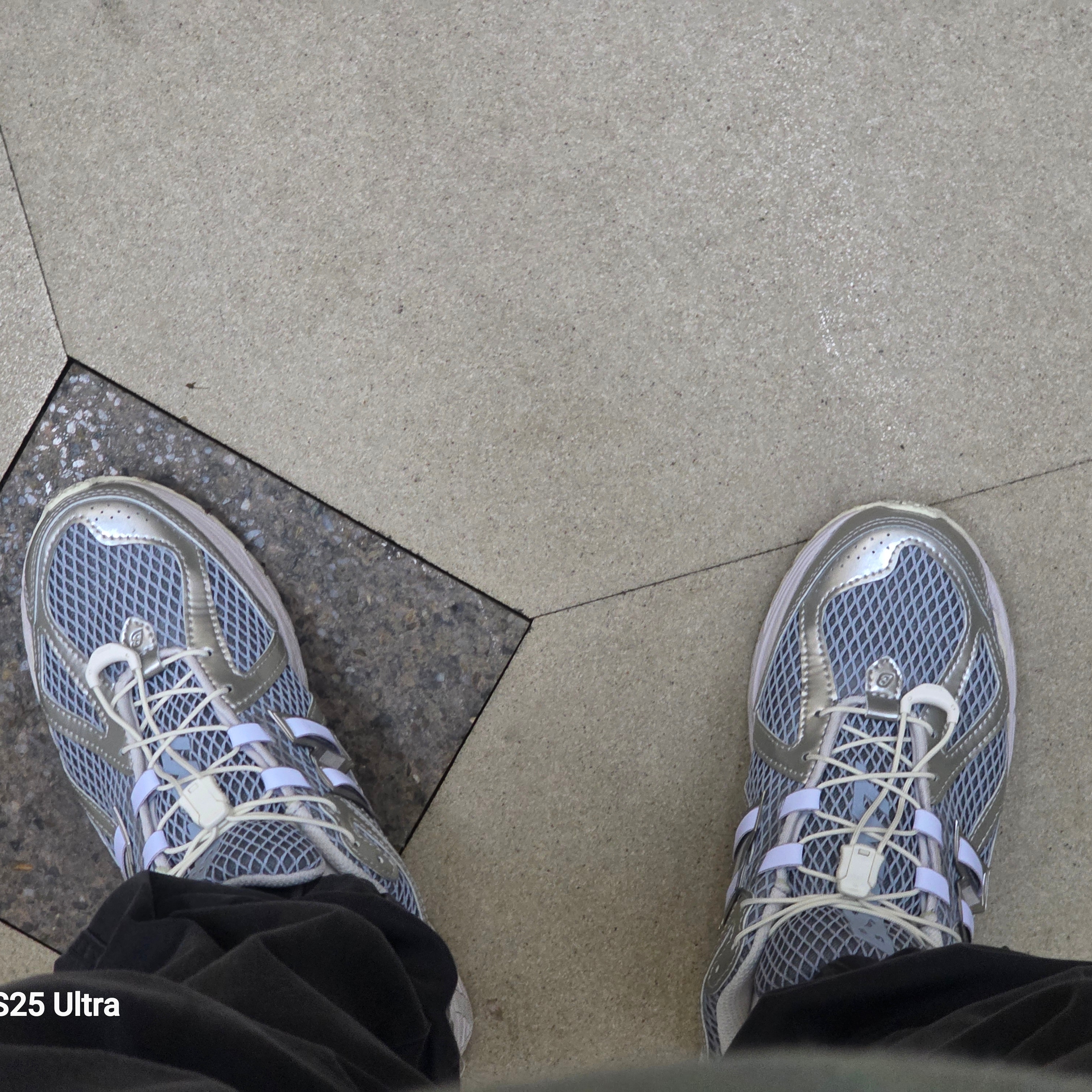 New Balance x The Basement 1906R Silver Metallic Chiseled Stone 착용 스타일