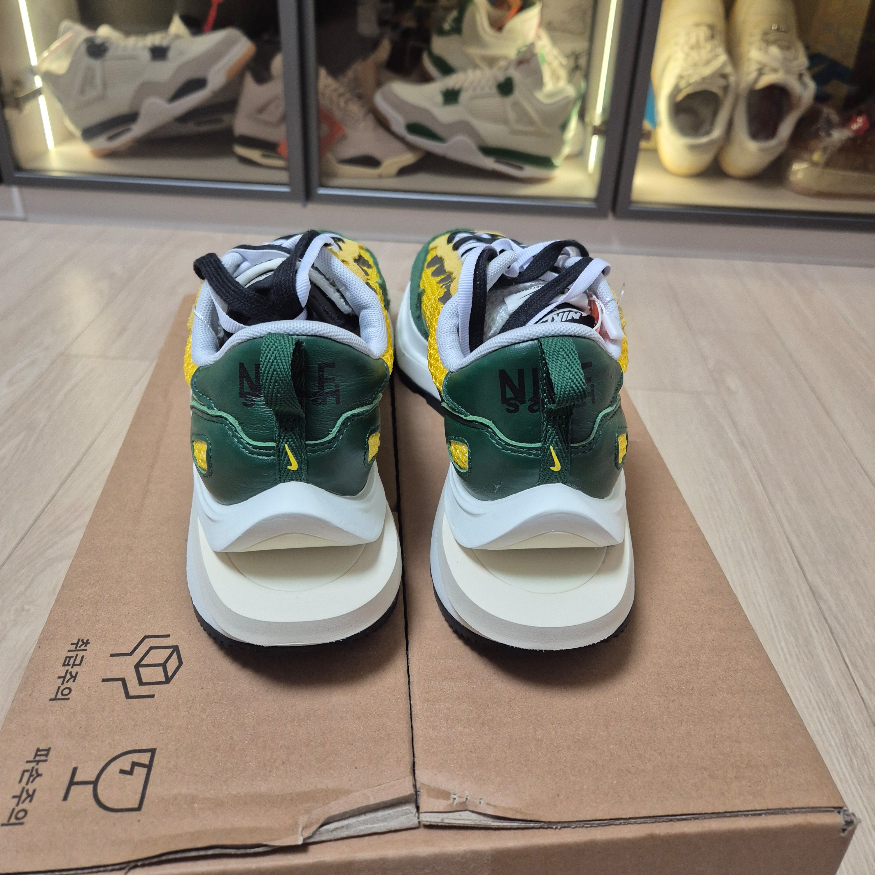 Nike x Sacai VaporWaffle Tour Yellow & Gorge Green Sail, Nike x Sacai VaporWaffle Royal Fuchsia 착용 스타일 - 4