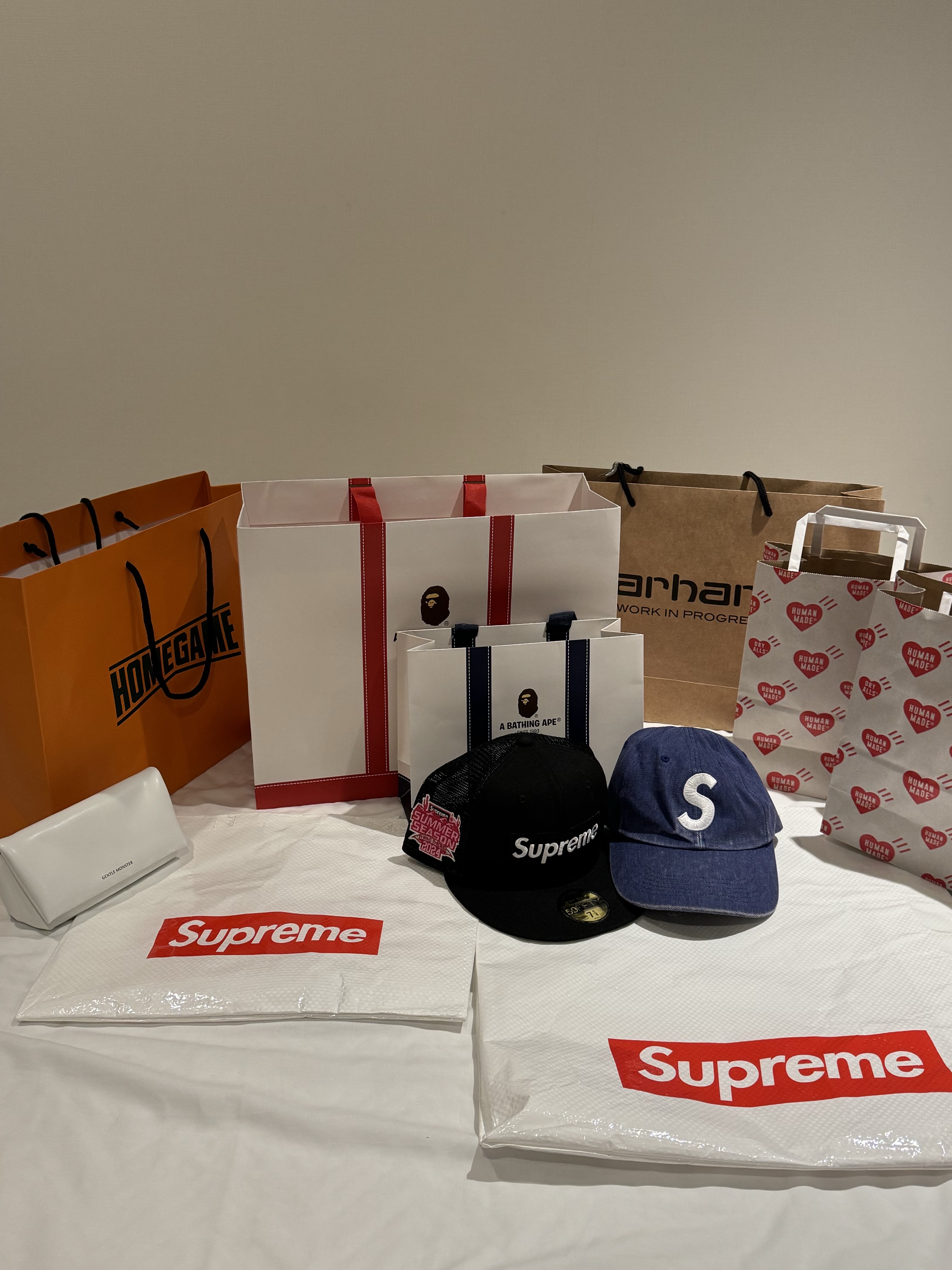 (W) Jordan 1 x Travis Scott Retro Low OG SP Canary, Supreme x MM6 Maison Margiela Box Logo T-Shirt White - 24SS 착용 스타일 - 3