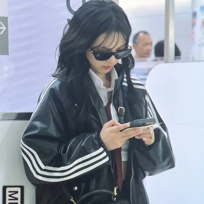 (W) Adidas Sports PUL Jacket Black Cloud White - KR Sizing, (W) Adidas Adilenium Season 3 Vintage Faux Leather Jacket Black - KR Sizing 착용 스타일 - 3