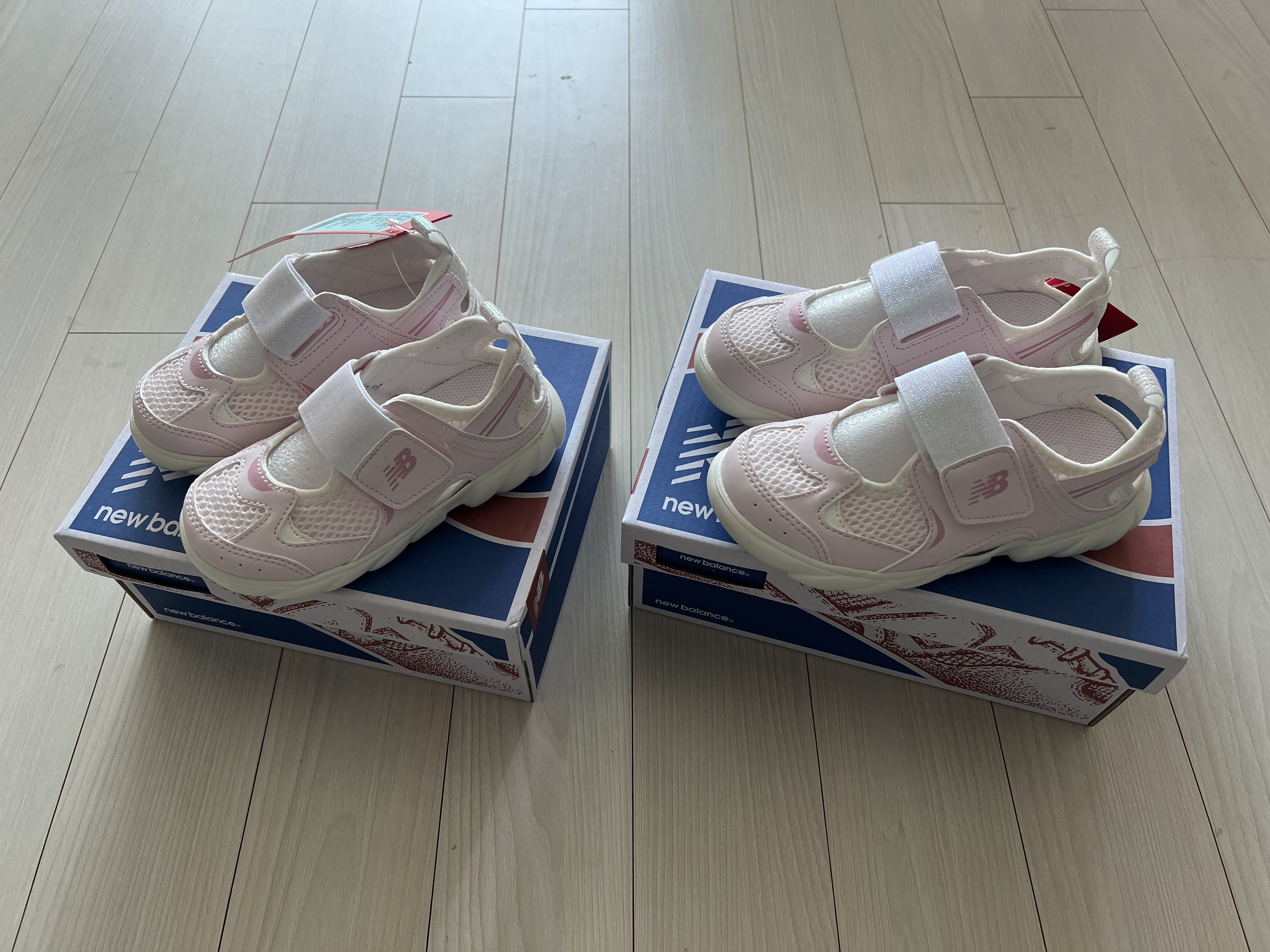(Kids) New Balance Freedle 920 Sandal Pink 착용 스타일