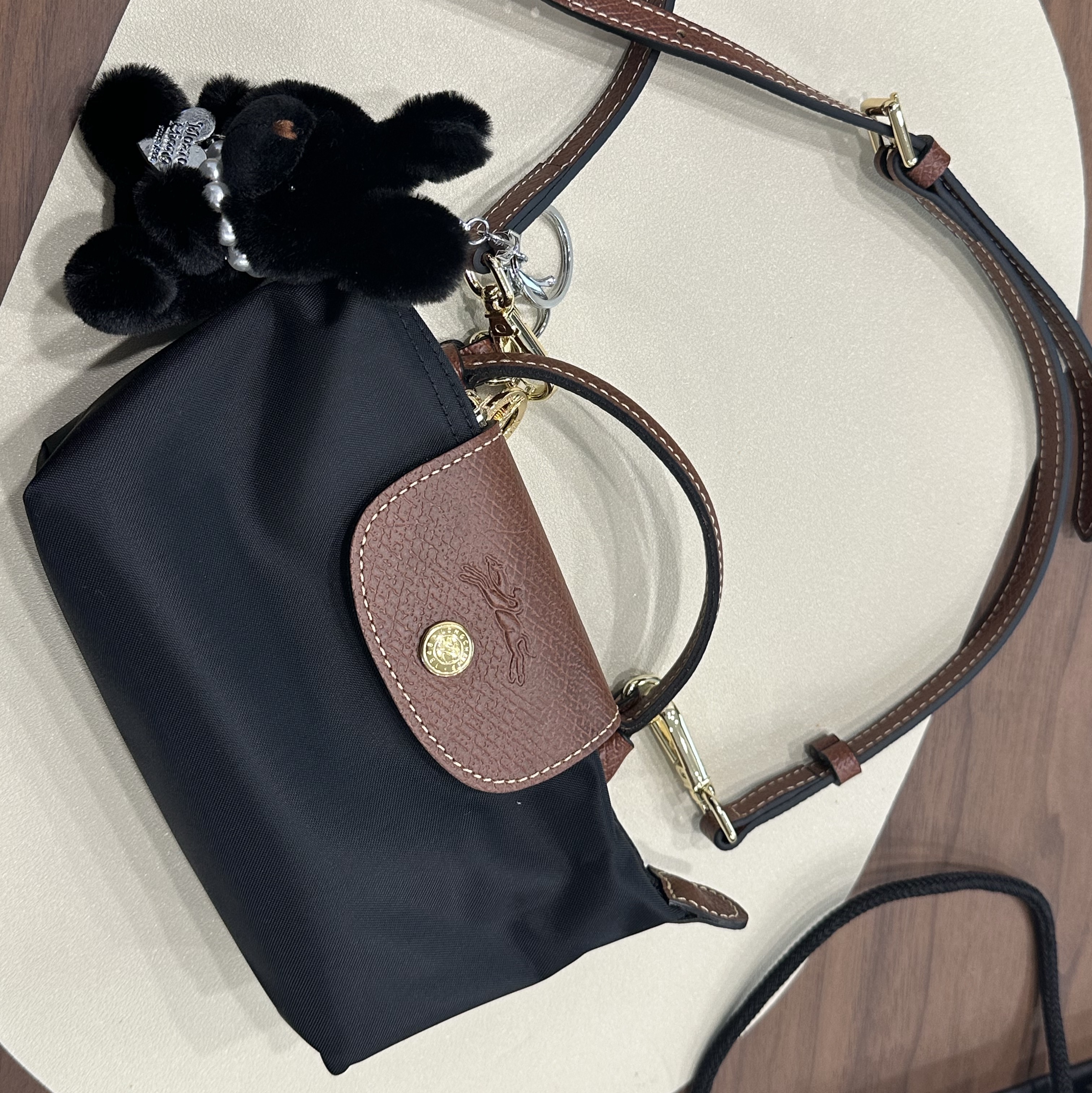 Longchamp Le Pliage Original Handle Pouch Black 착용 스타일