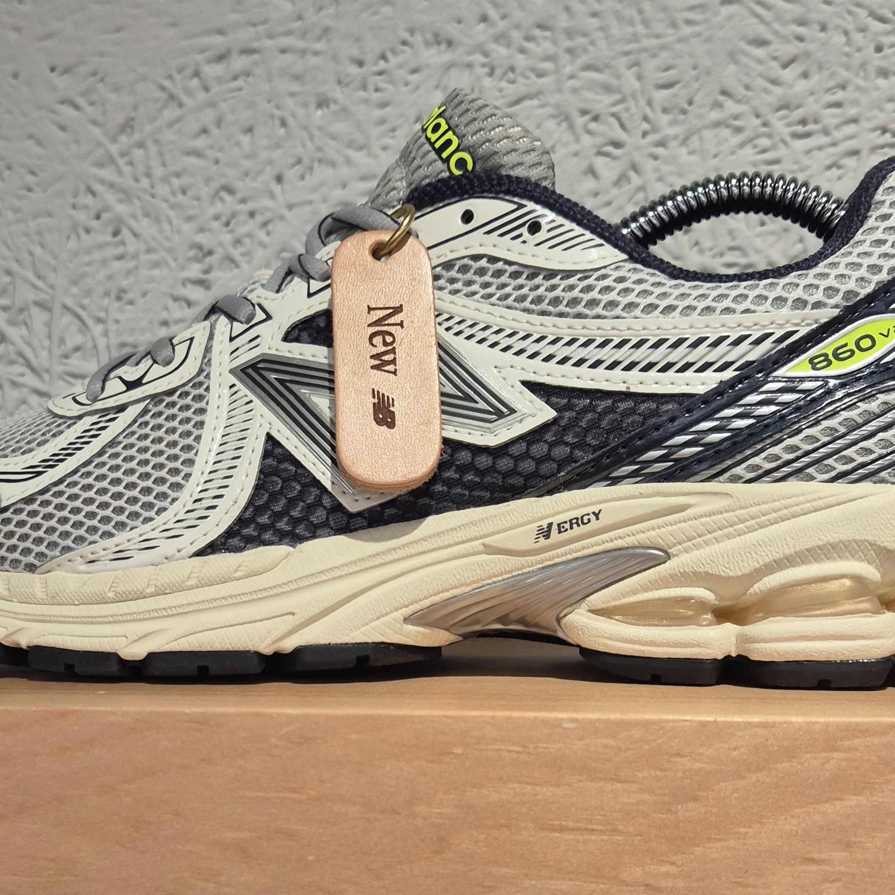 New Balance 860v2 Navy 착용 스타일