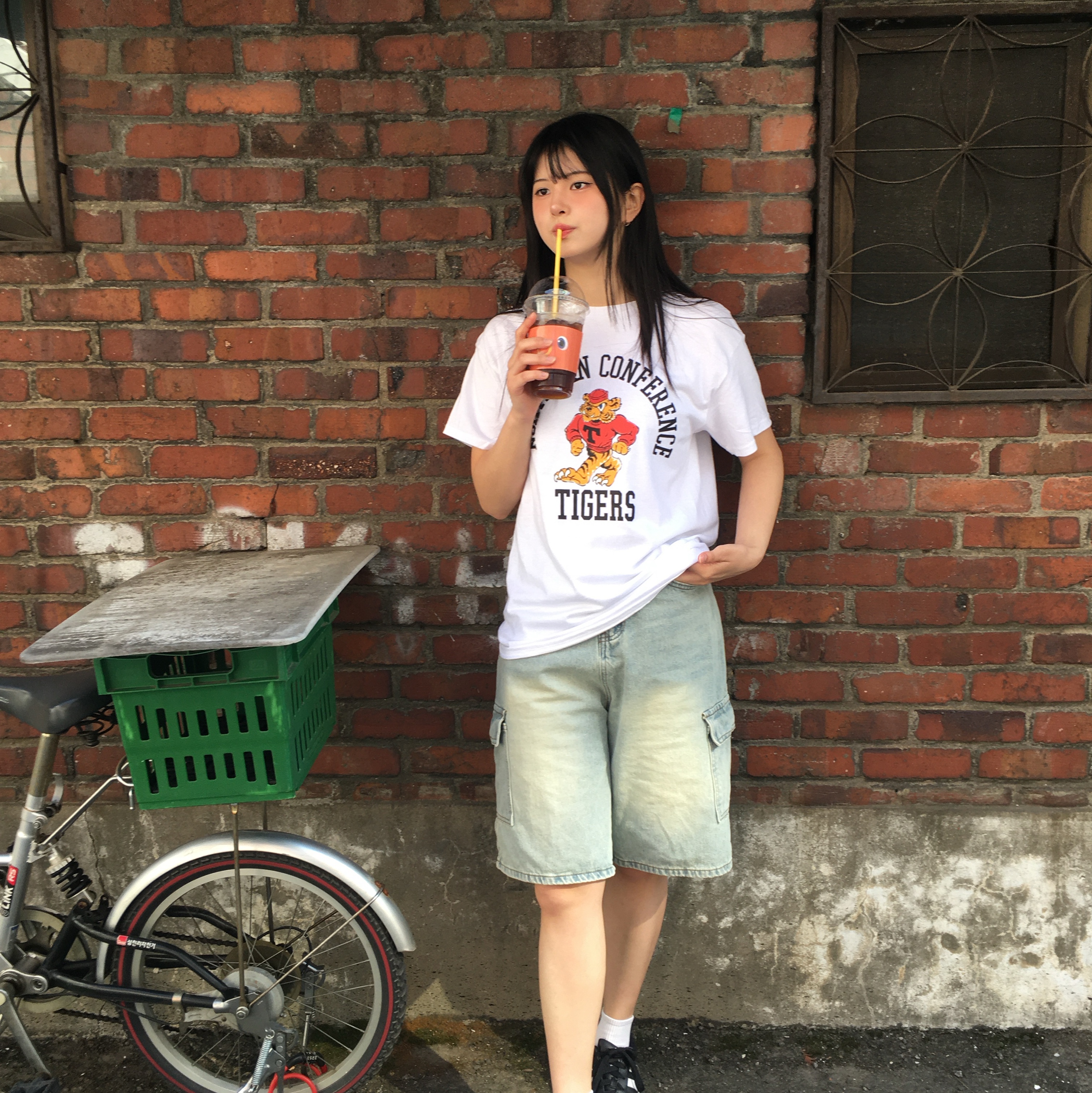 Gildan X American Collection Tiger T-Shirt White 착용 스타일 - 2