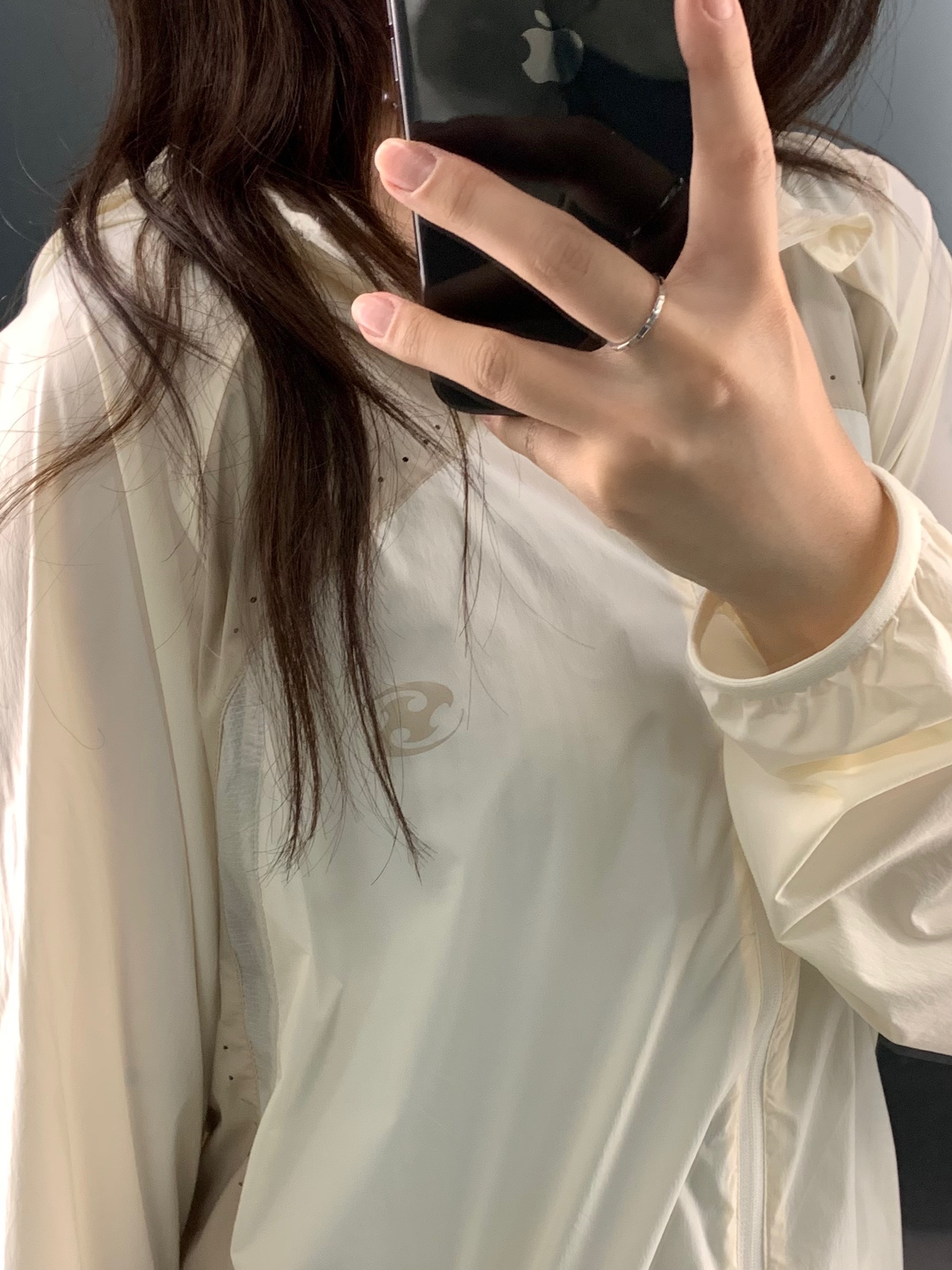 Sansan Gear Running Jacket Ivory 착용 스타일 - 2