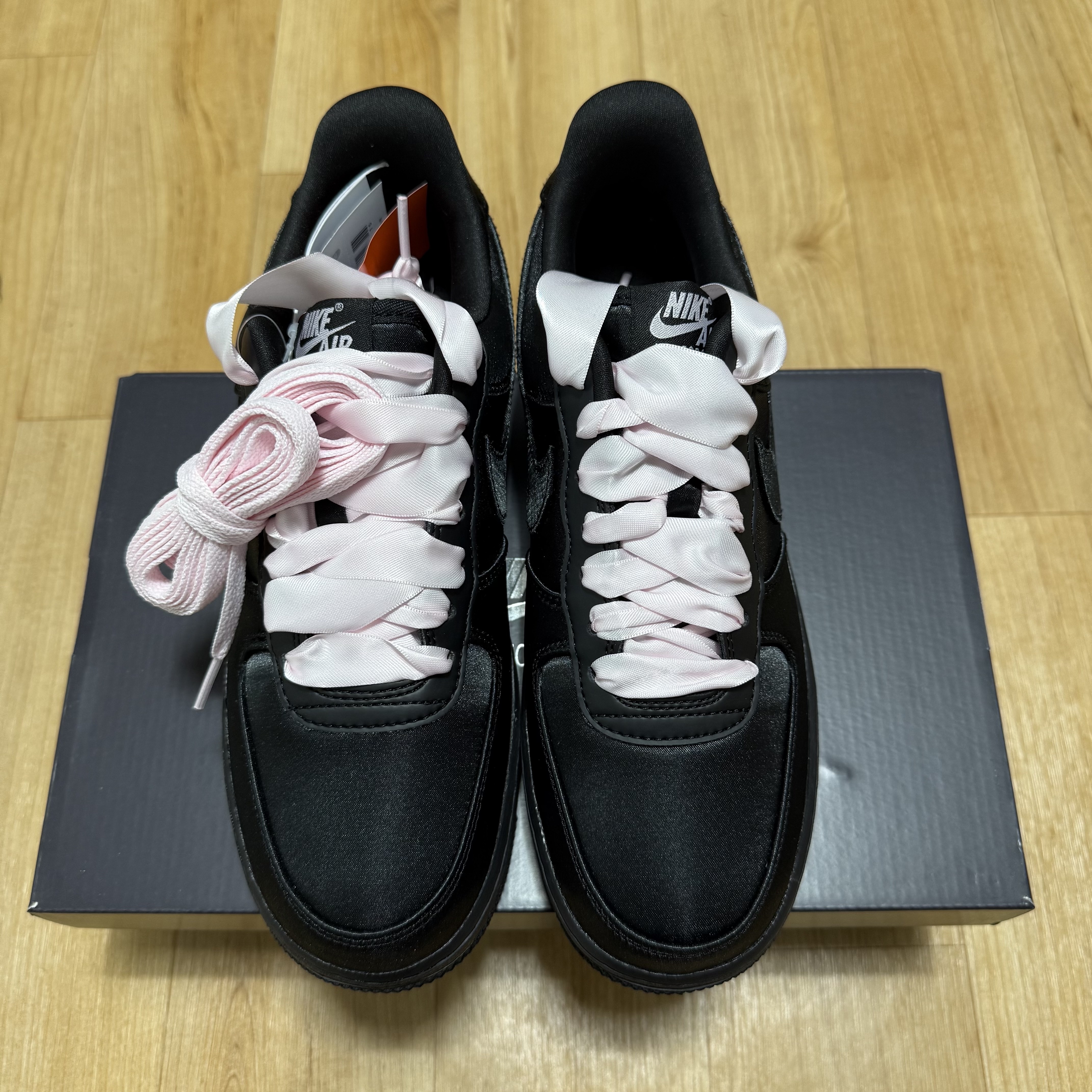 (W) Nike Air Force 1 '07 LV8 Black Pink Ice 착용 스타일 - 1