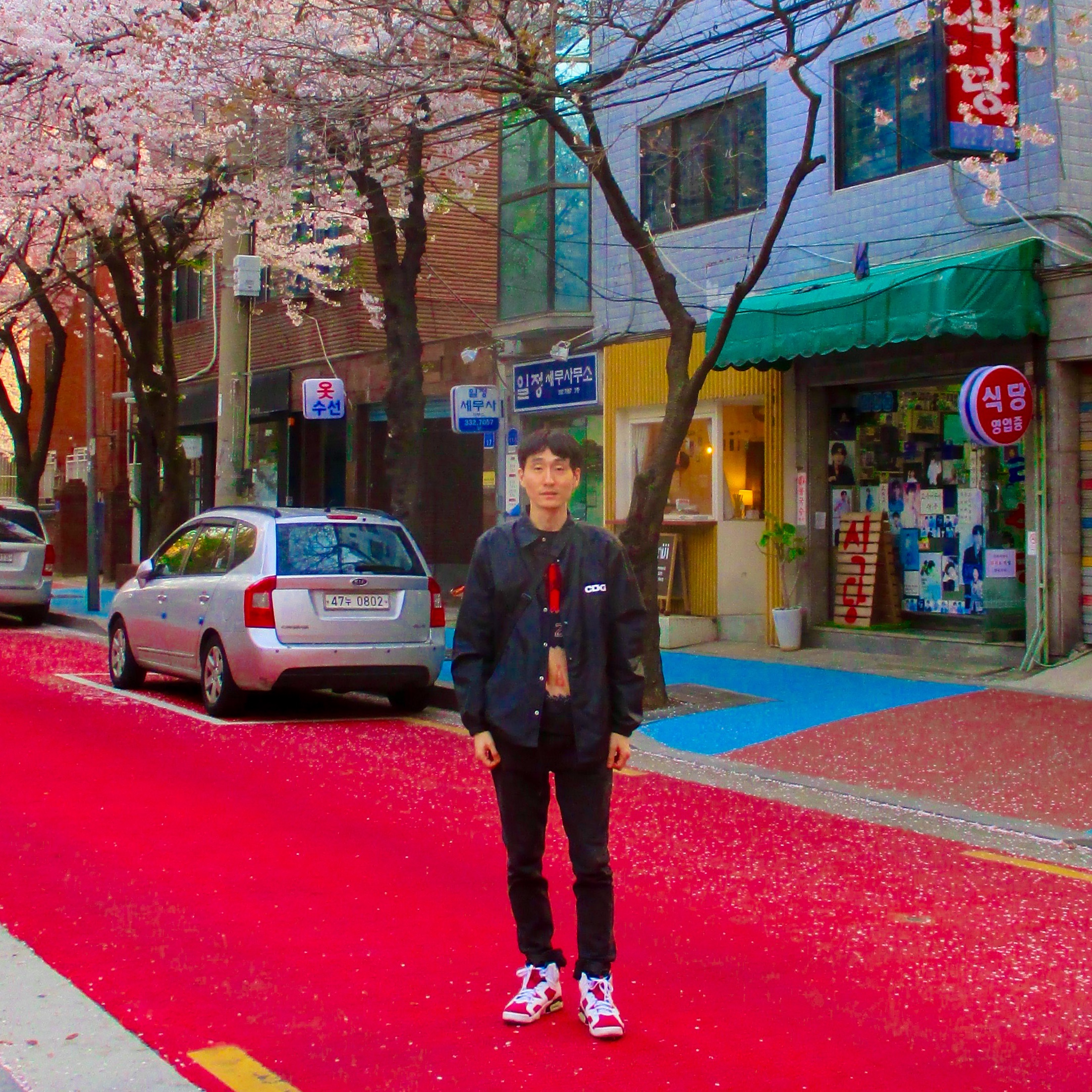 Jordan Rise Festival Bag 1L Black, Jordan Essentials Holiday Fleece Crewneck Sweatshirt Gym Red Black - Asia 착용 스타일