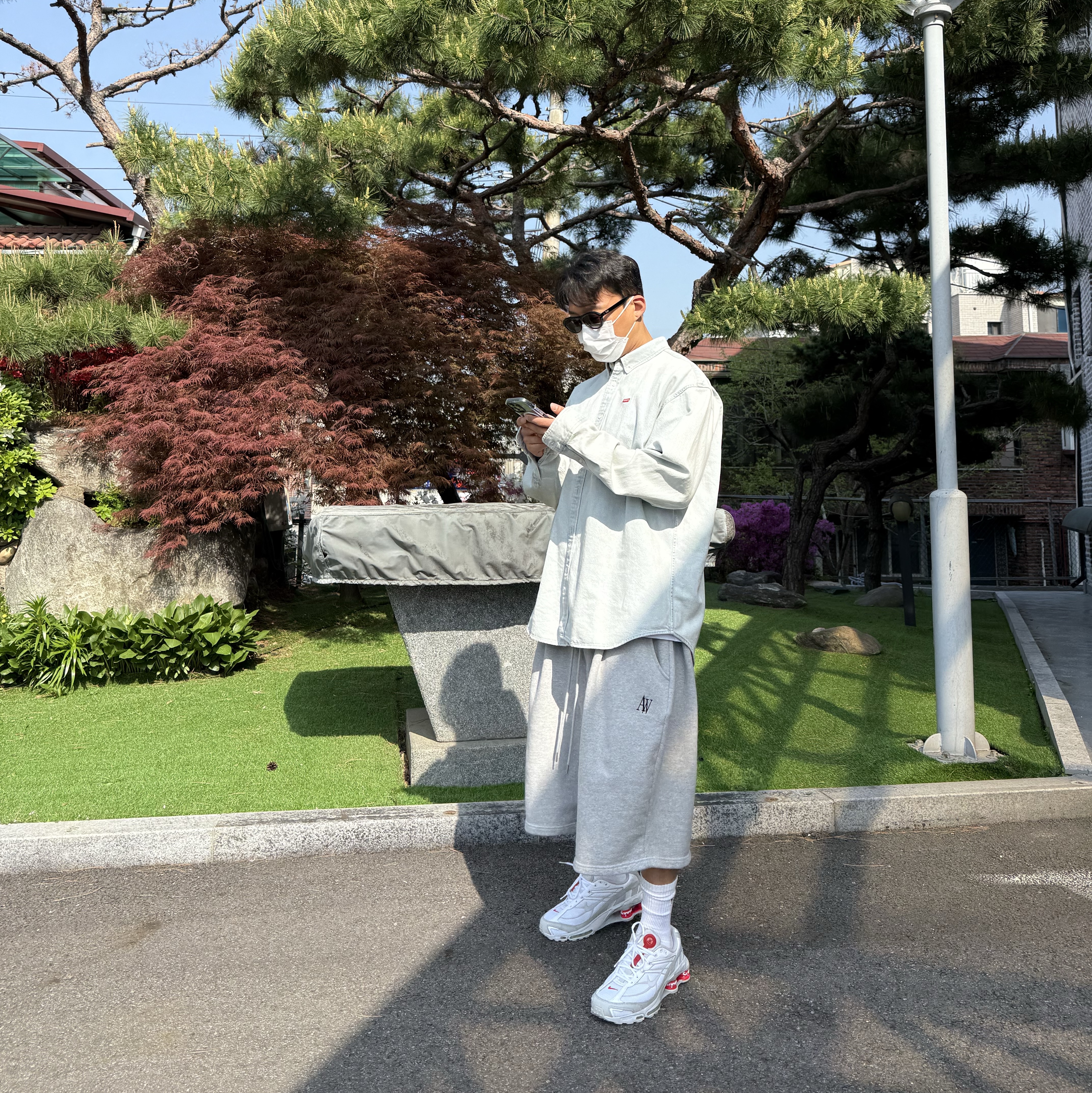 Supreme Small Box Shirt Washed Denim - 24FW, Nike x Supreme Shox Ride 2 SP White 착용 스타일 - 2