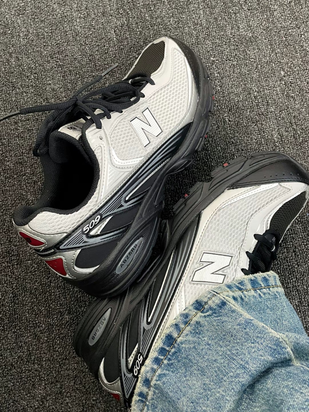 New Balance 509 Black Gray 착용 스타일