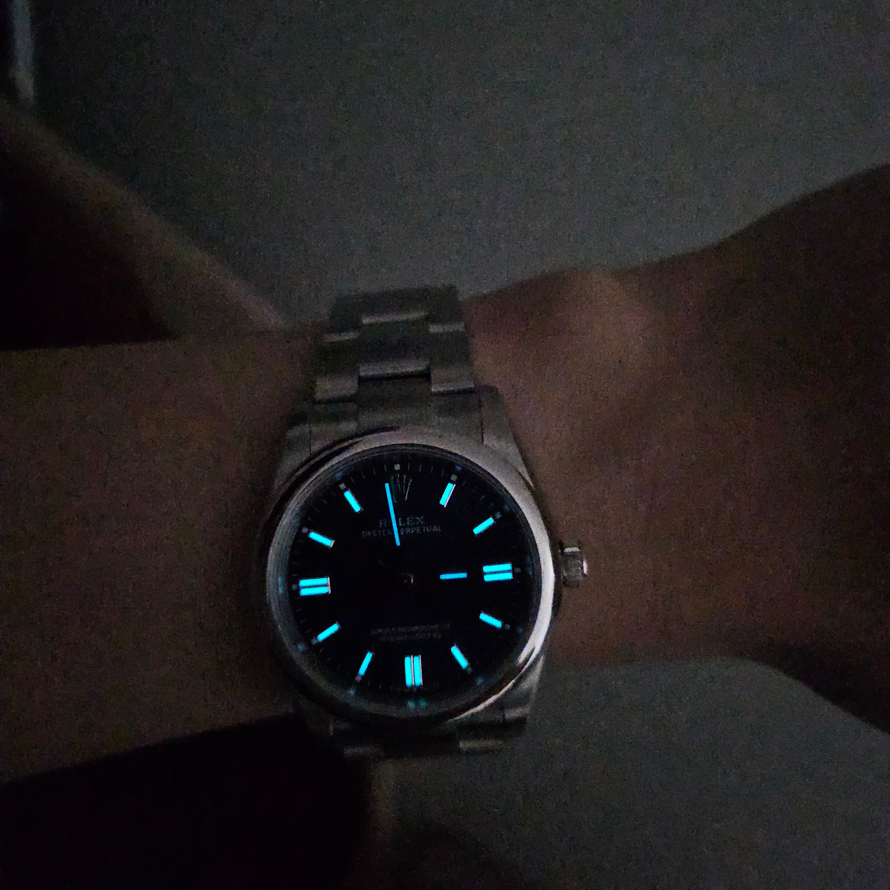 Rolex Oyster Perpetual 36mm 126000 Bright blue Oyster 착용 스타일 - 2