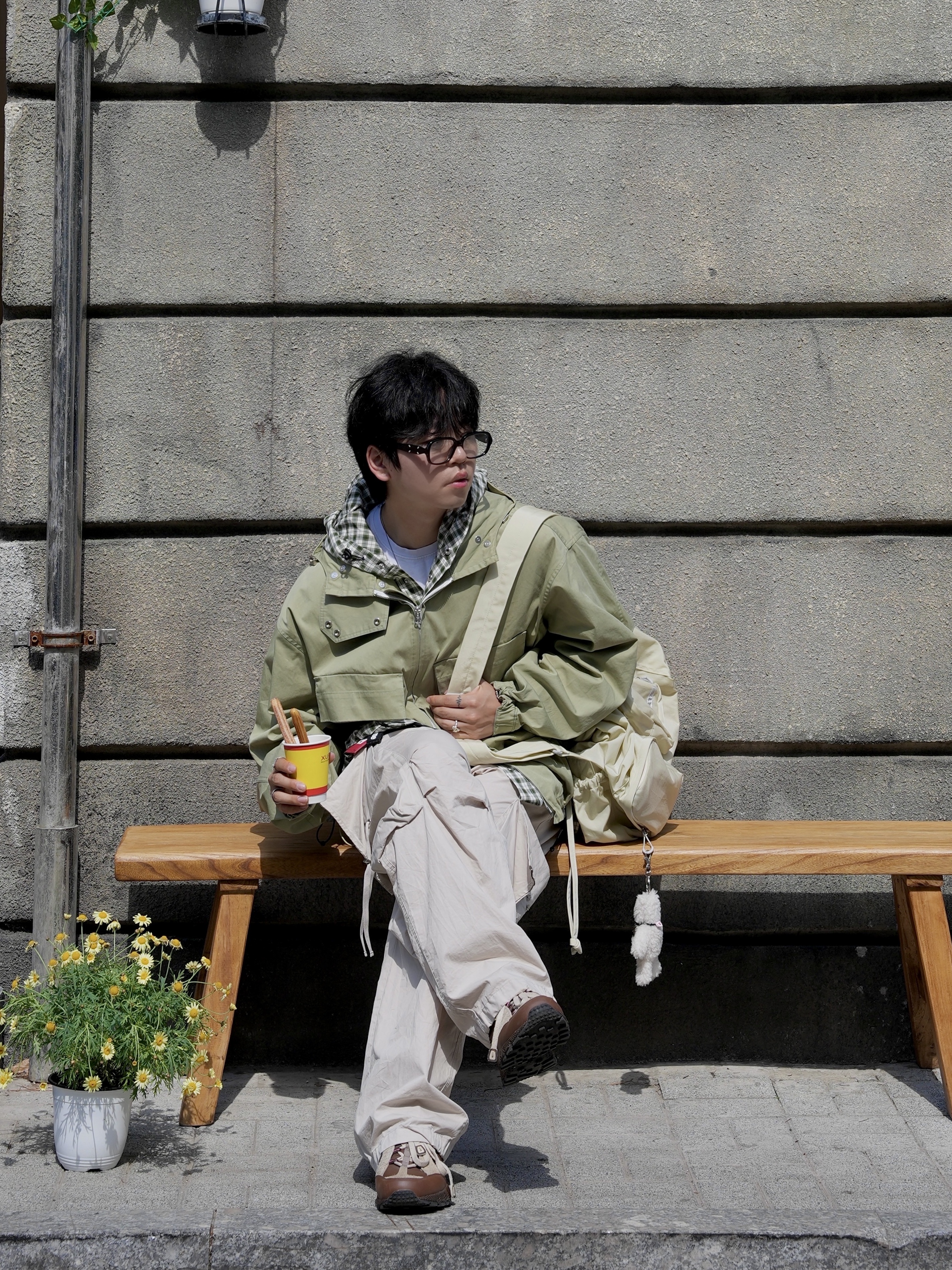 Nike x Jacquemus Air Humara LX Ale Brown and Gold, Gentle Monster x Maison Margiela MM114 Black Clear 착용 스타일 - 4