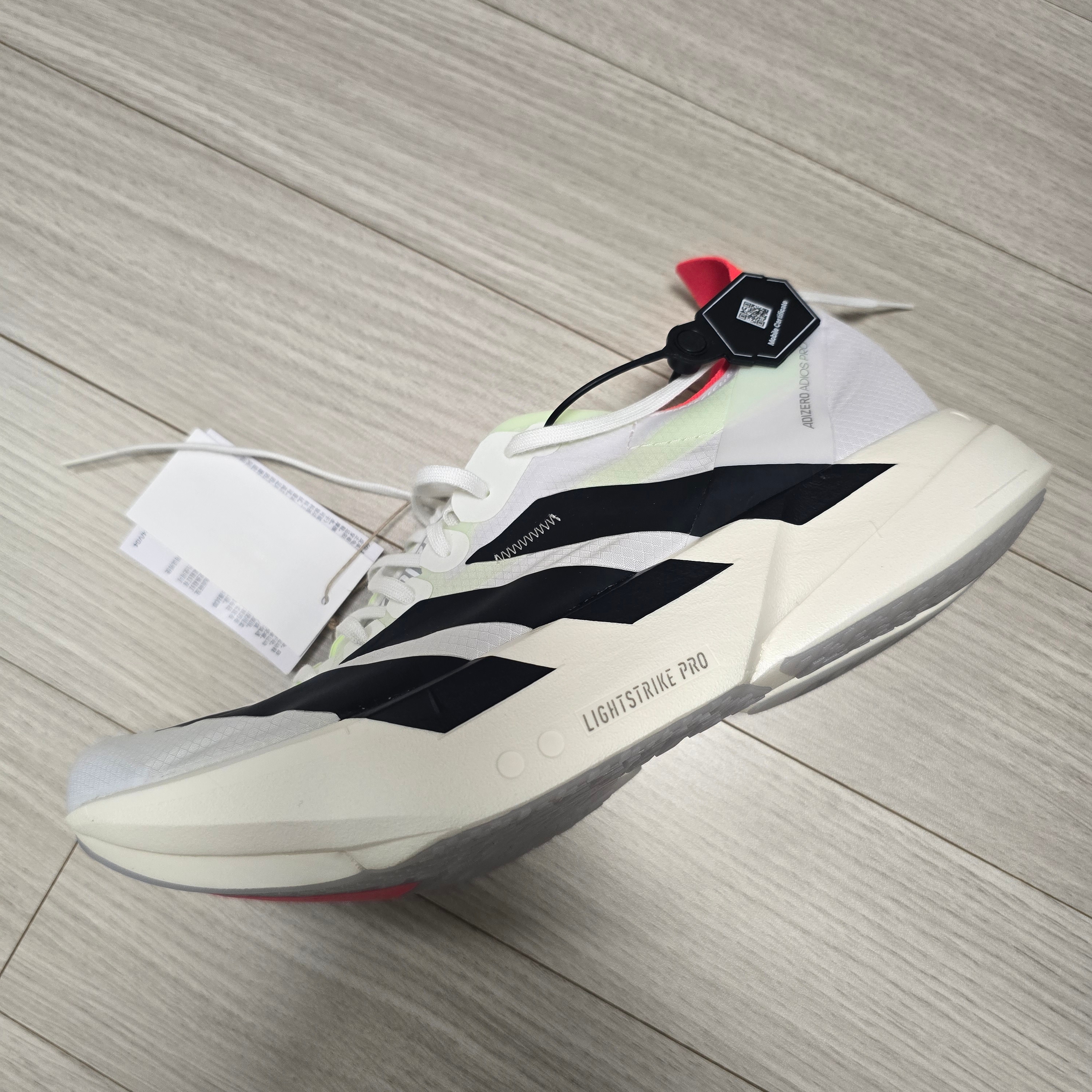 Adidas Adizero Adios Pro 4 Cloud White Core Black 착용 스타일