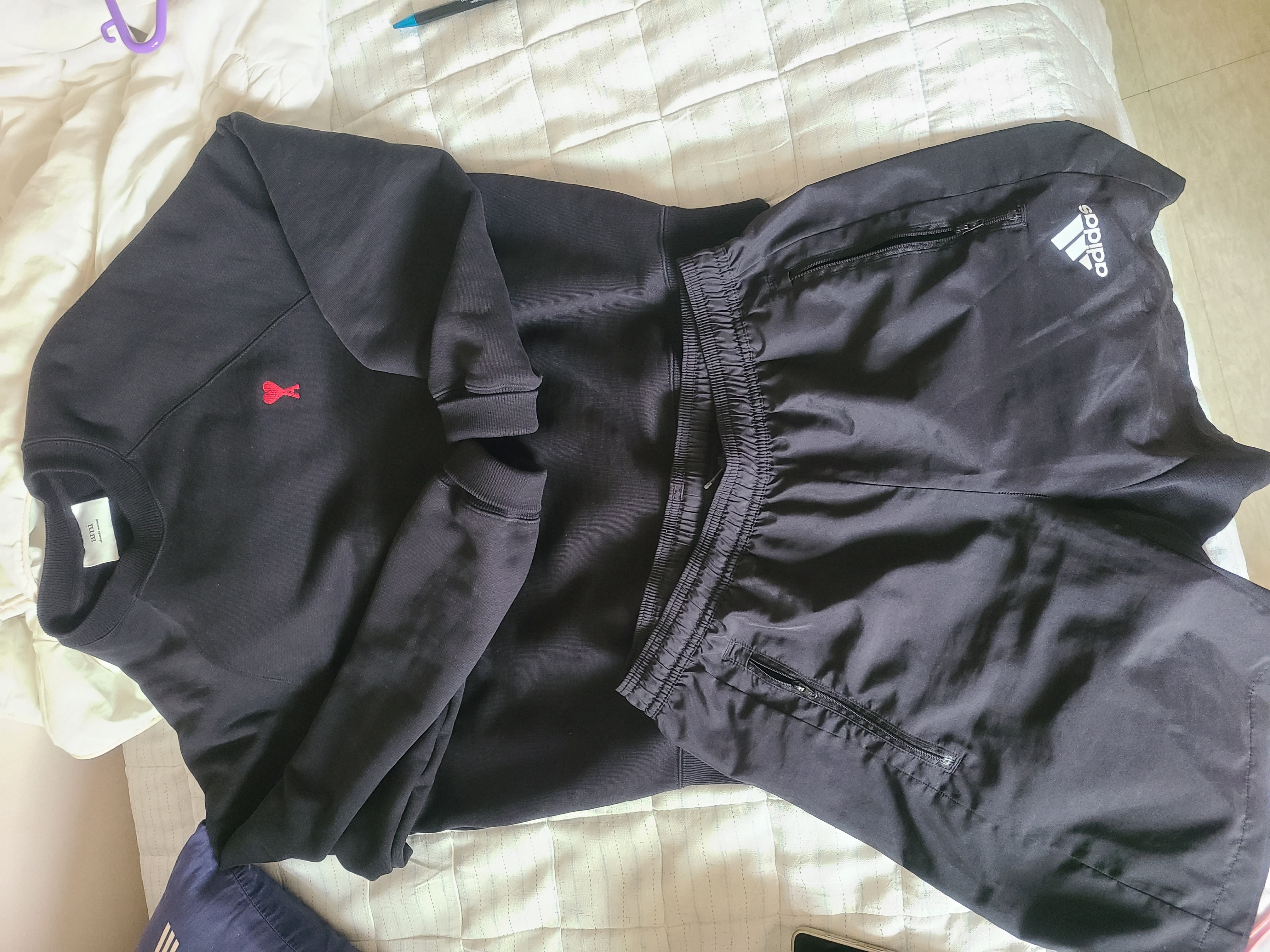 AMI de Coeur Sweatshirt Black 착용 스타일