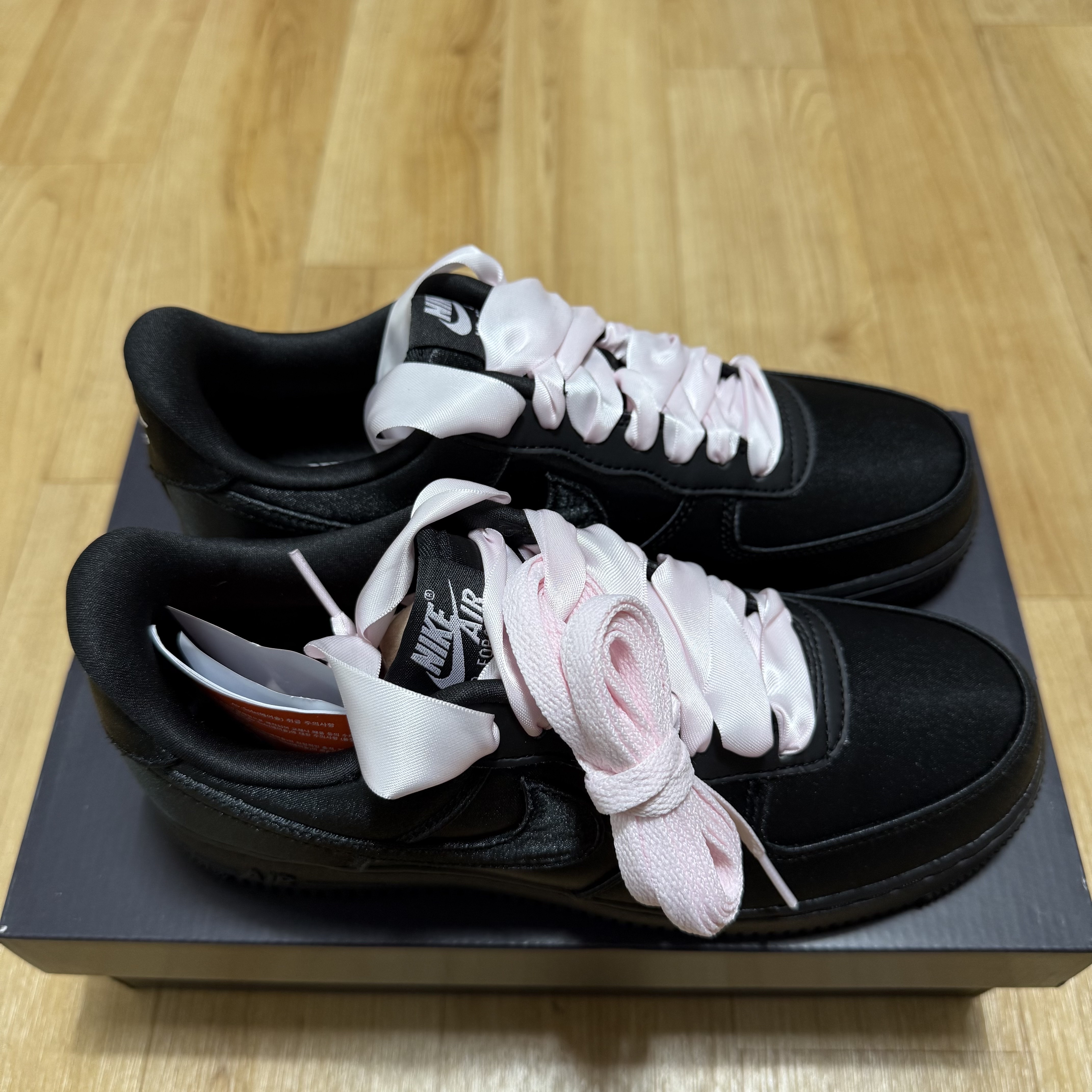 (W) Nike Air Force 1 '07 LV8 Black Pink Ice 착용 스타일 - 4