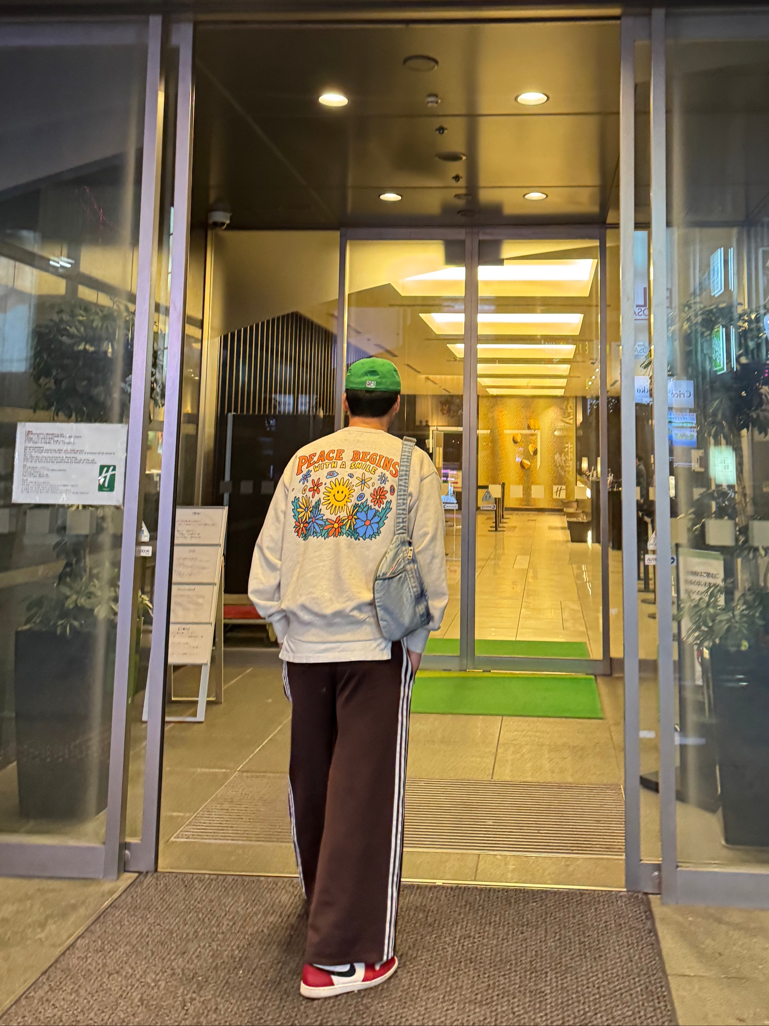 Bigwave Collective Peace Again Sweatshirt Oatmeal Heather, Jordan 1 Retro High OG Chicago 2022 착용 스타일 - 1