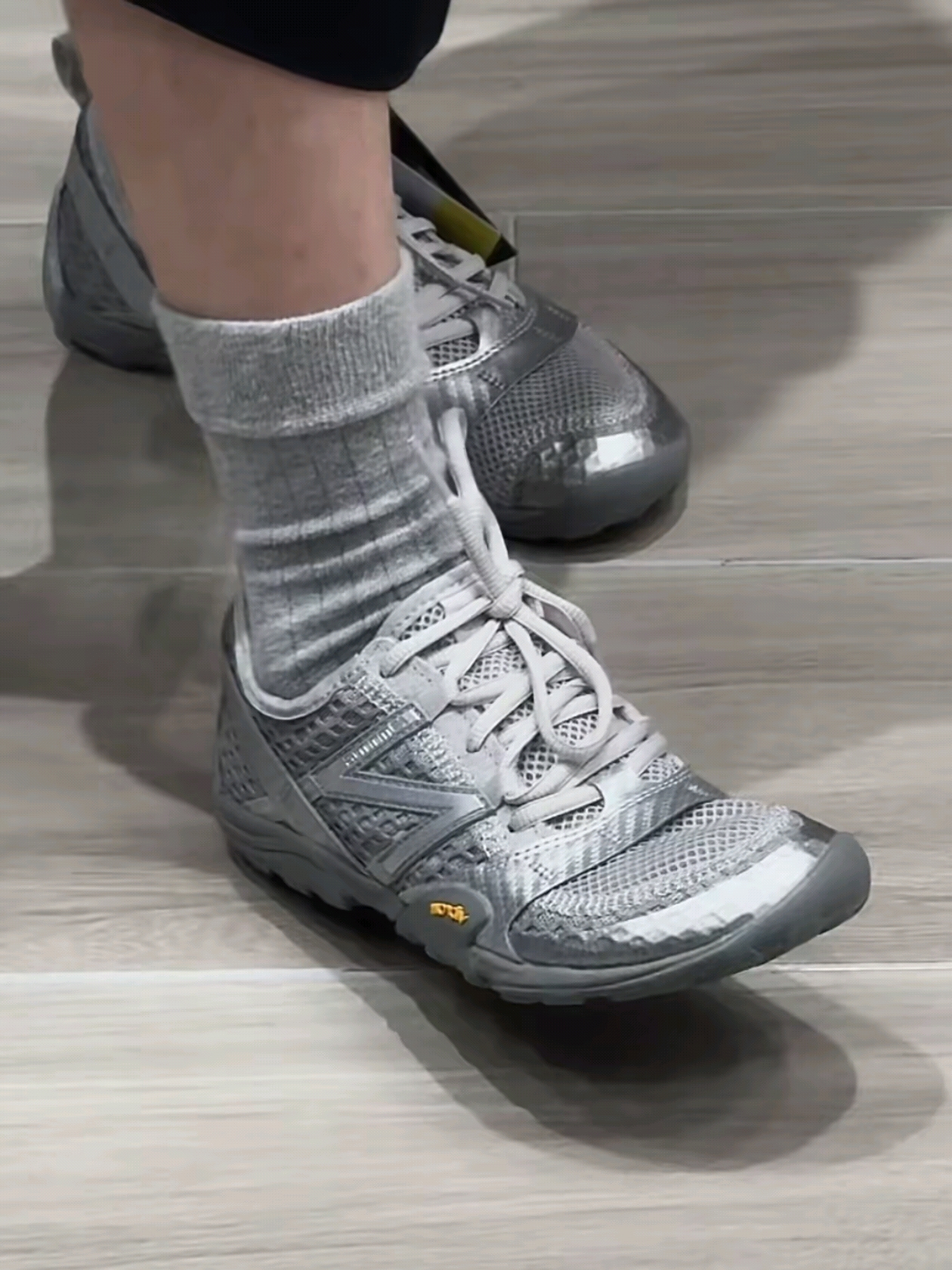 New Balance Minimus MT10O Slate Grey Silver Metallic 착용 스타일