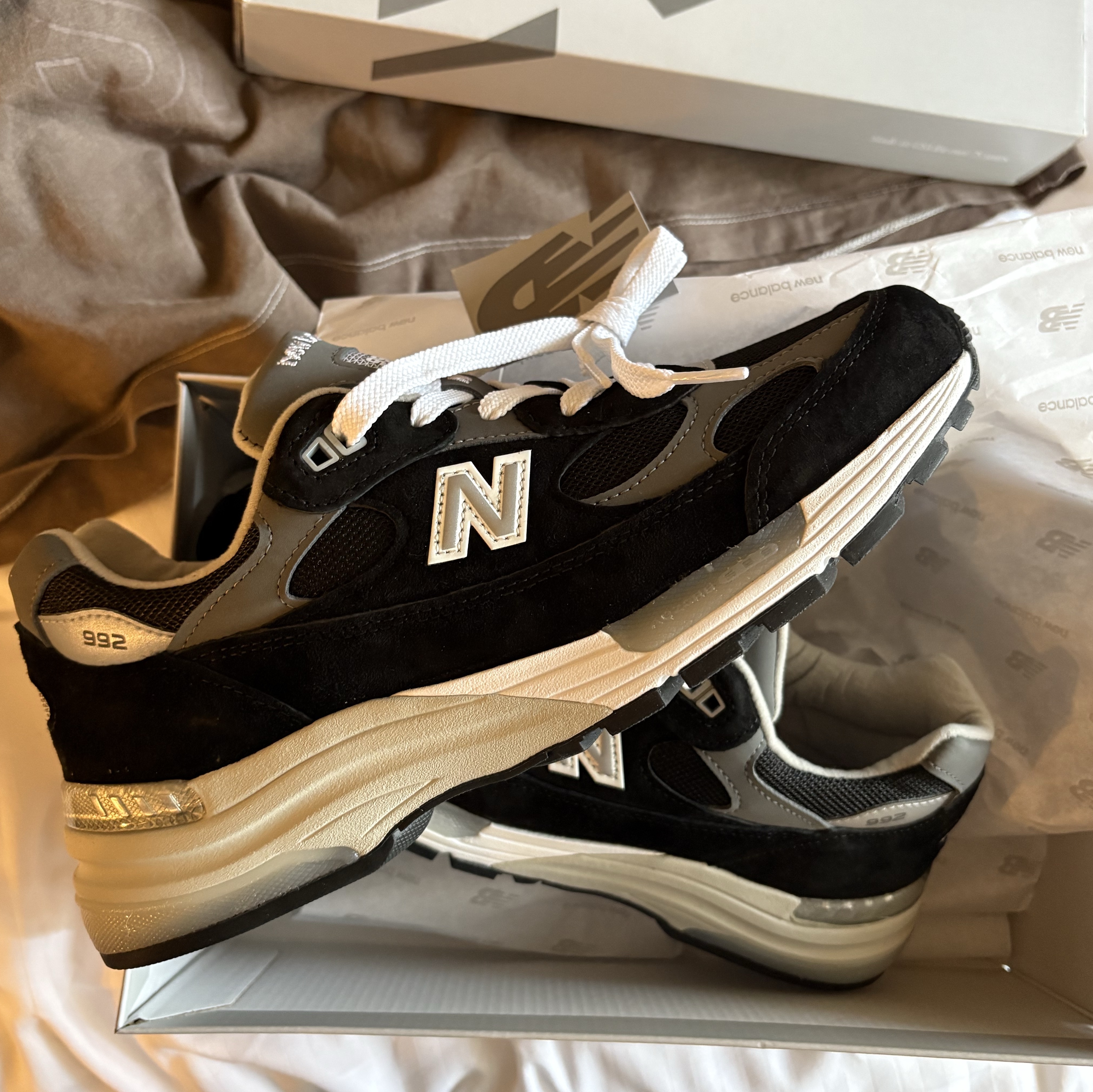 New Balance 992 Made in USA Core Black Grey 착용 스타일