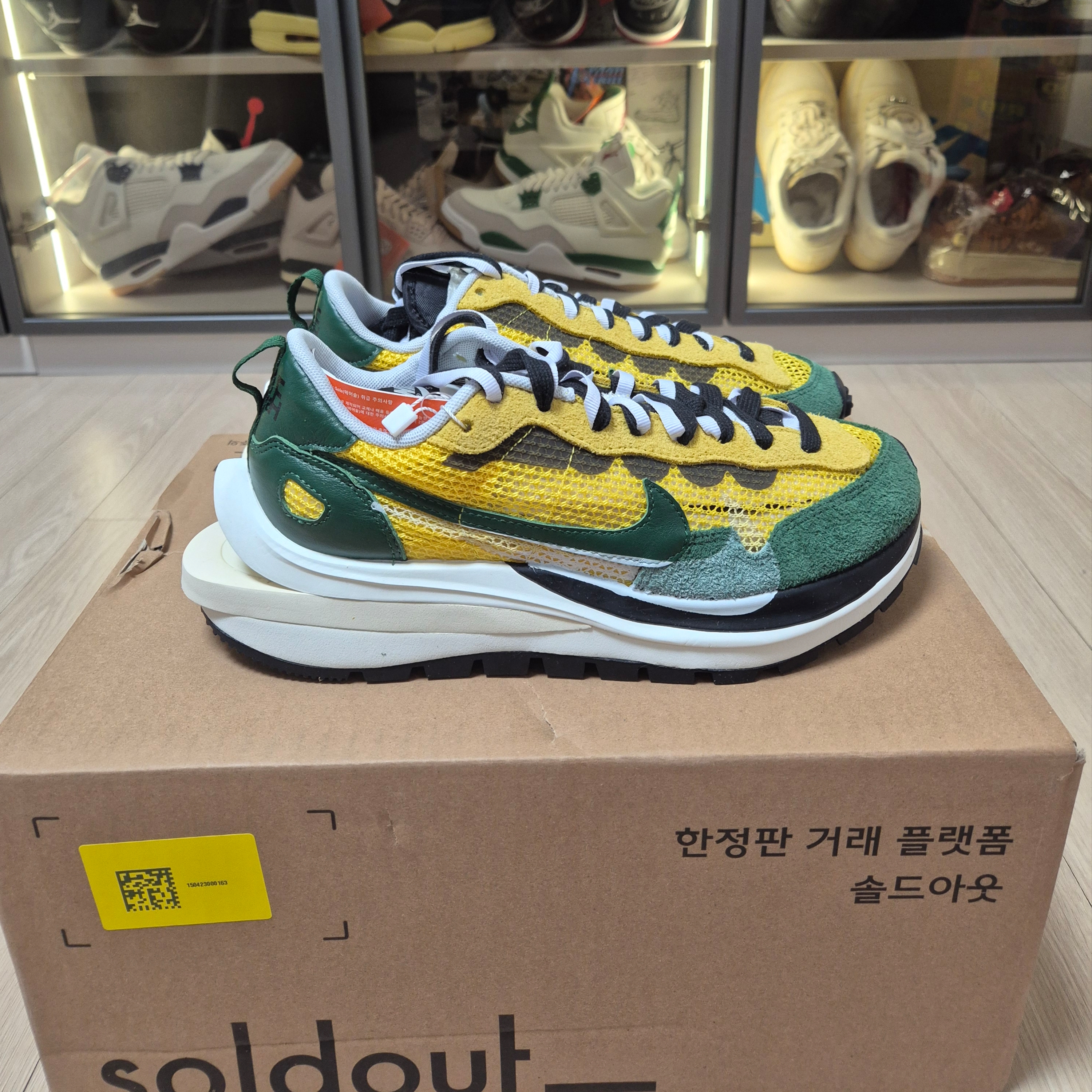 Nike x Sacai VaporWaffle Tour Yellow & Gorge Green Sail, Nike x Sacai VaporWaffle Royal Fuchsia 착용 스타일 - 1