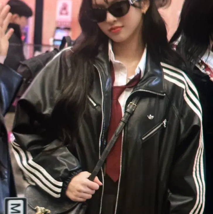 (W) Adidas Sports PUL Jacket Black Cloud White - KR Sizing, (W) Adidas Adilenium Season 3 Vintage Faux Leather Jacket Black - KR Sizing 착용 스타일 - 1