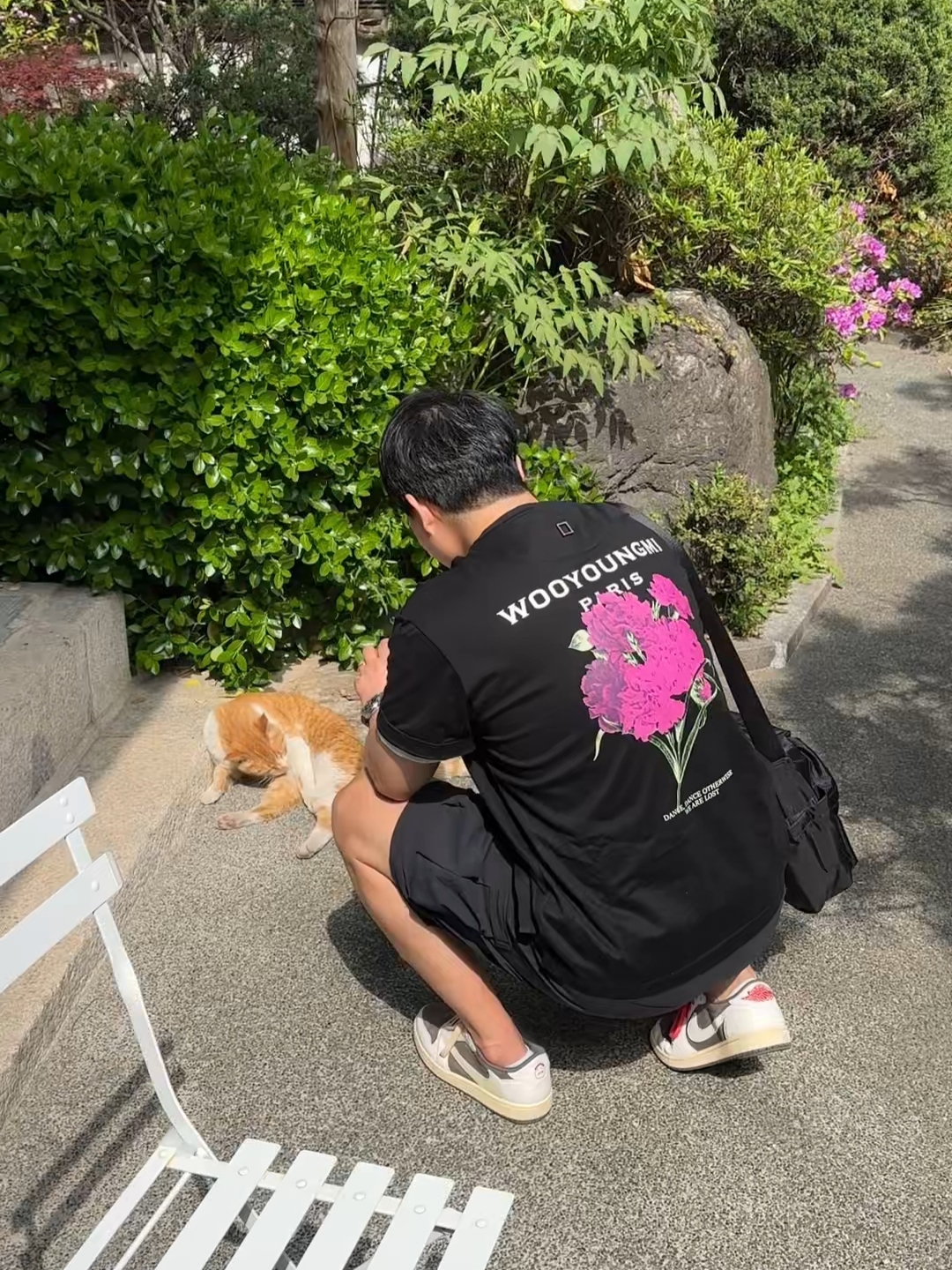 Wooyoungmi Flower Print Back Logo T-Shirt Black - 21SS 착용 스타일