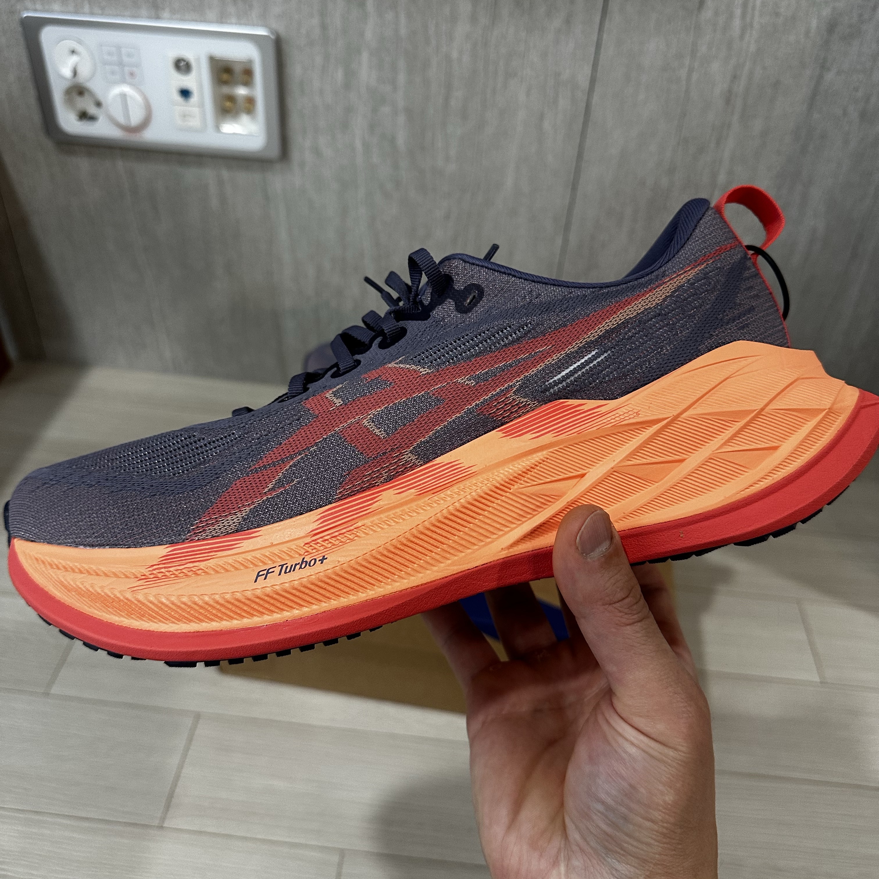 Asics Superblast 2 Greyish Purple Coral Reef 착용 스타일