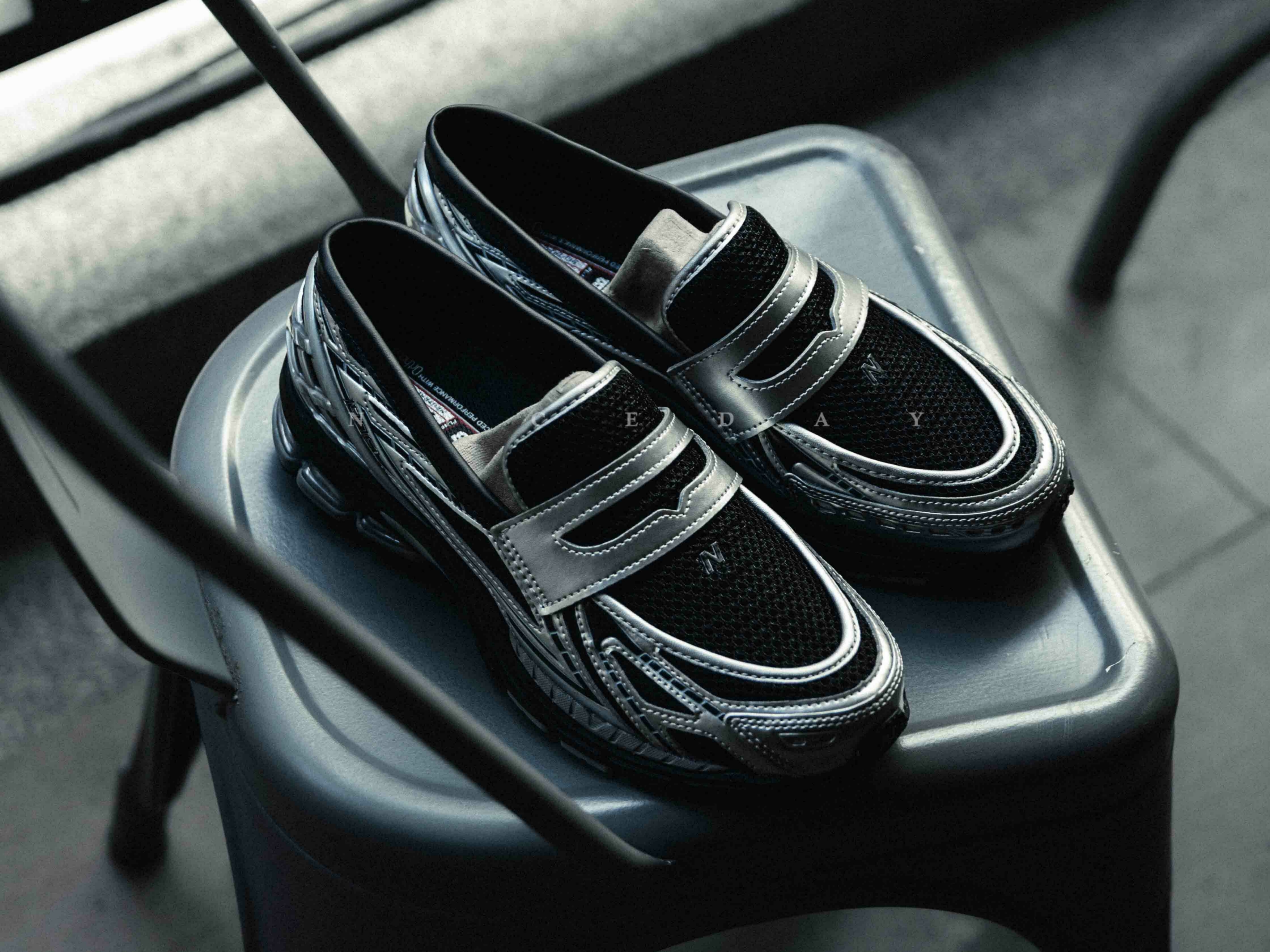 New Balance 1906L Silver Metallic Black 착용 스타일