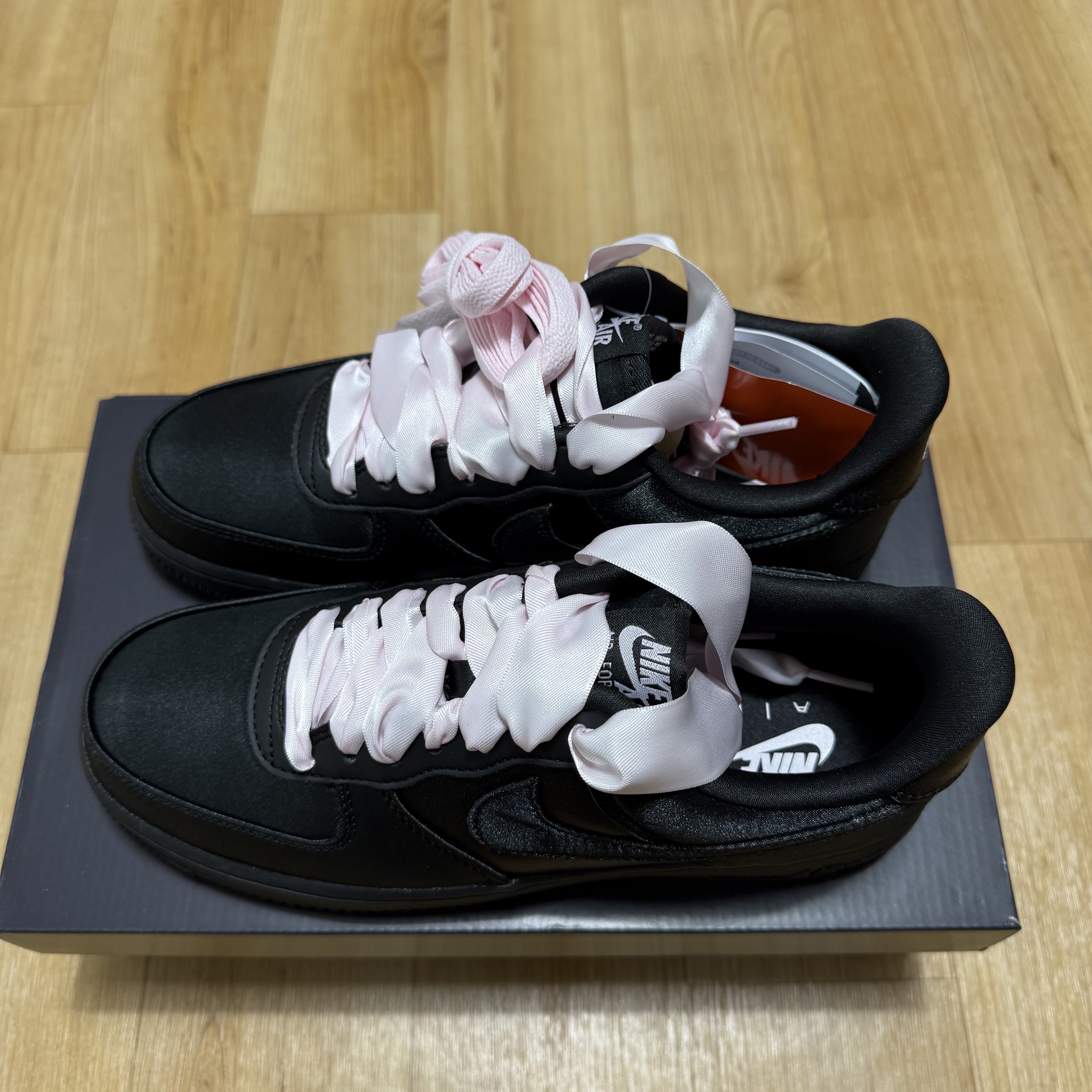 (W) Nike Air Force 1 '07 LV8 Black Pink Ice 착용 스타일 - 2