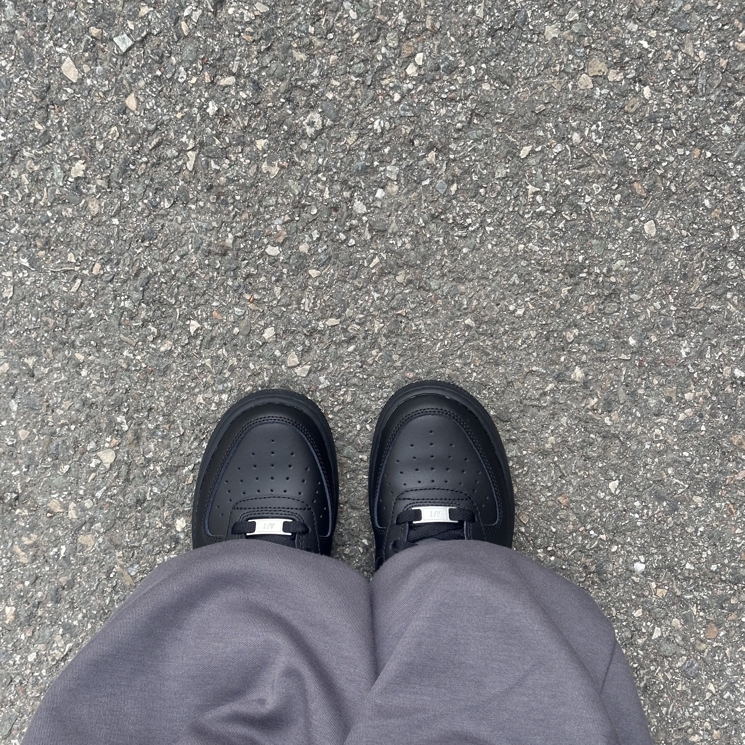 (GS) Nike Air Force 1 LE Black 착용 스타일