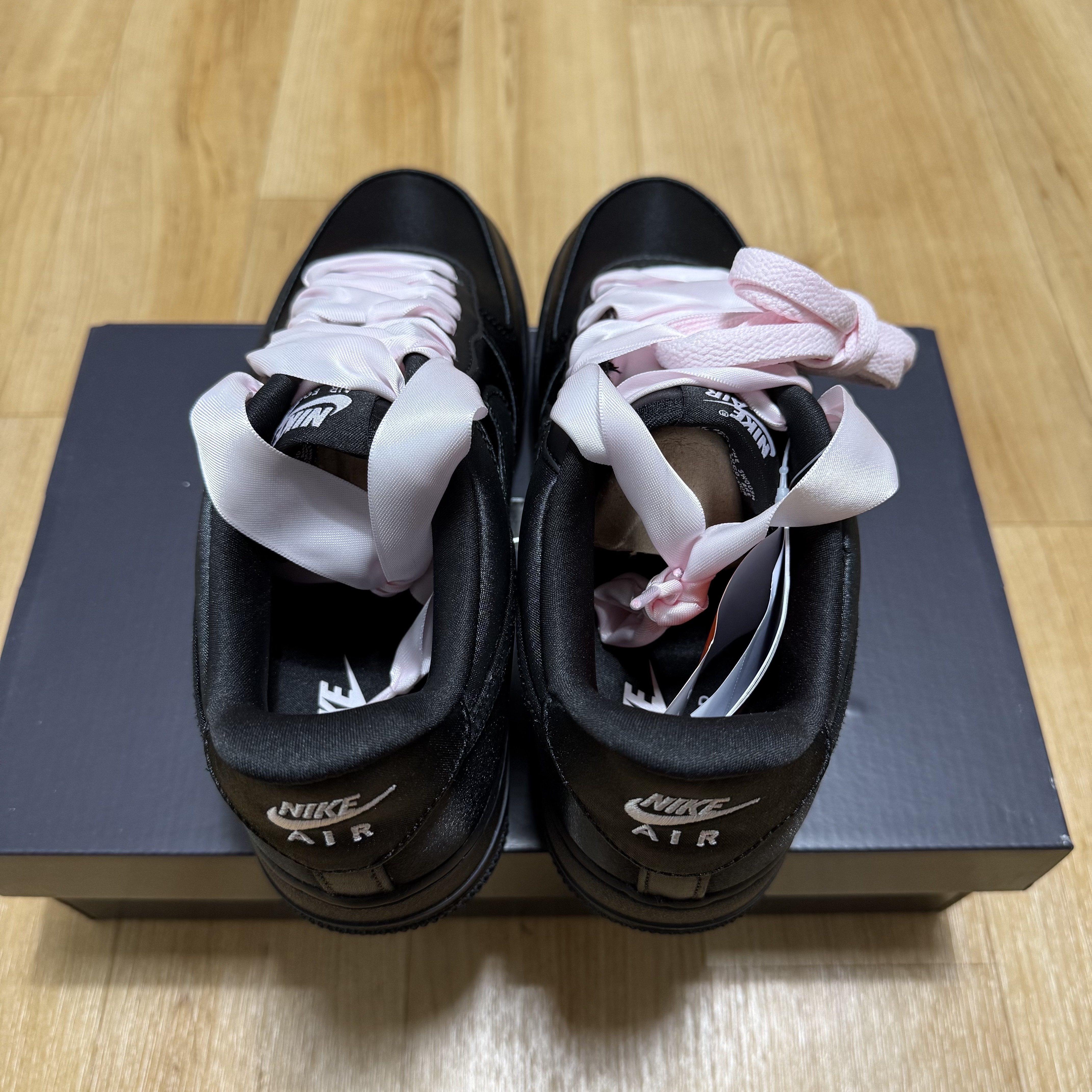 (W) Nike Air Force 1 '07 LV8 Black Pink Ice 착용 스타일 - 3