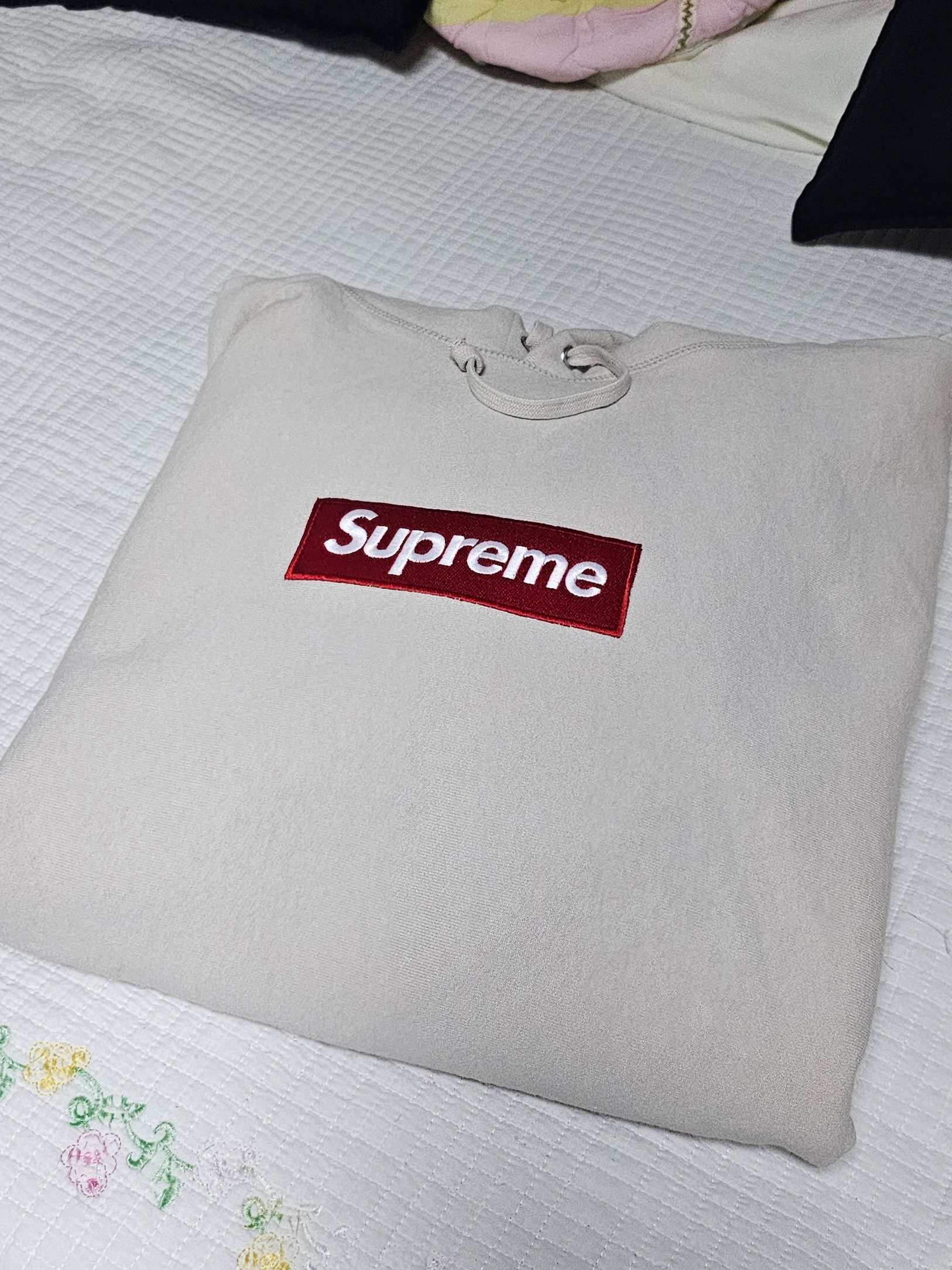 Supreme Box Logo Hooded Sweatshirt Stone - 24FW 착용 스타일 - 1