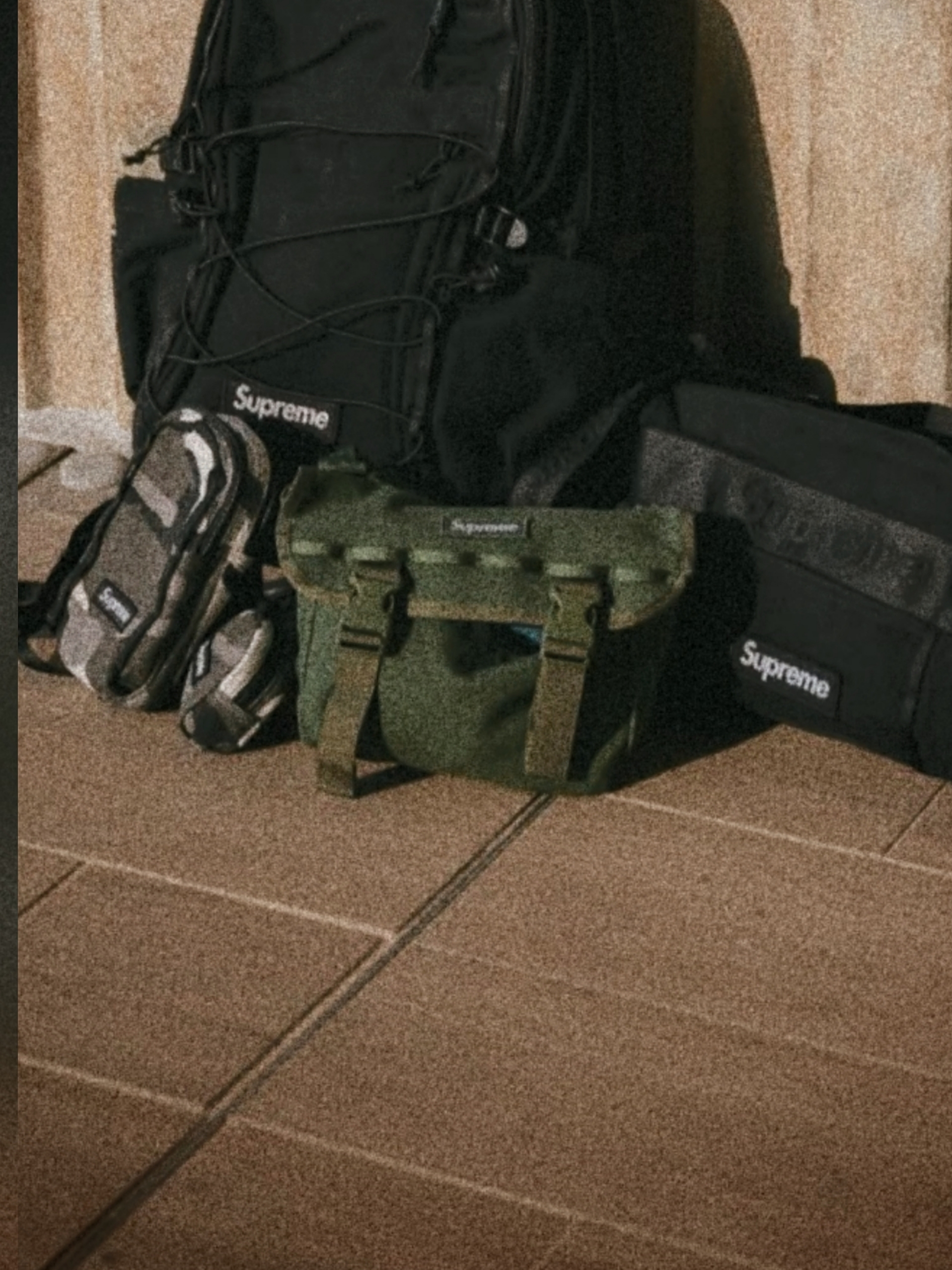 Supreme Mini Messenger Bag Olive - 25SS 착용 스타일