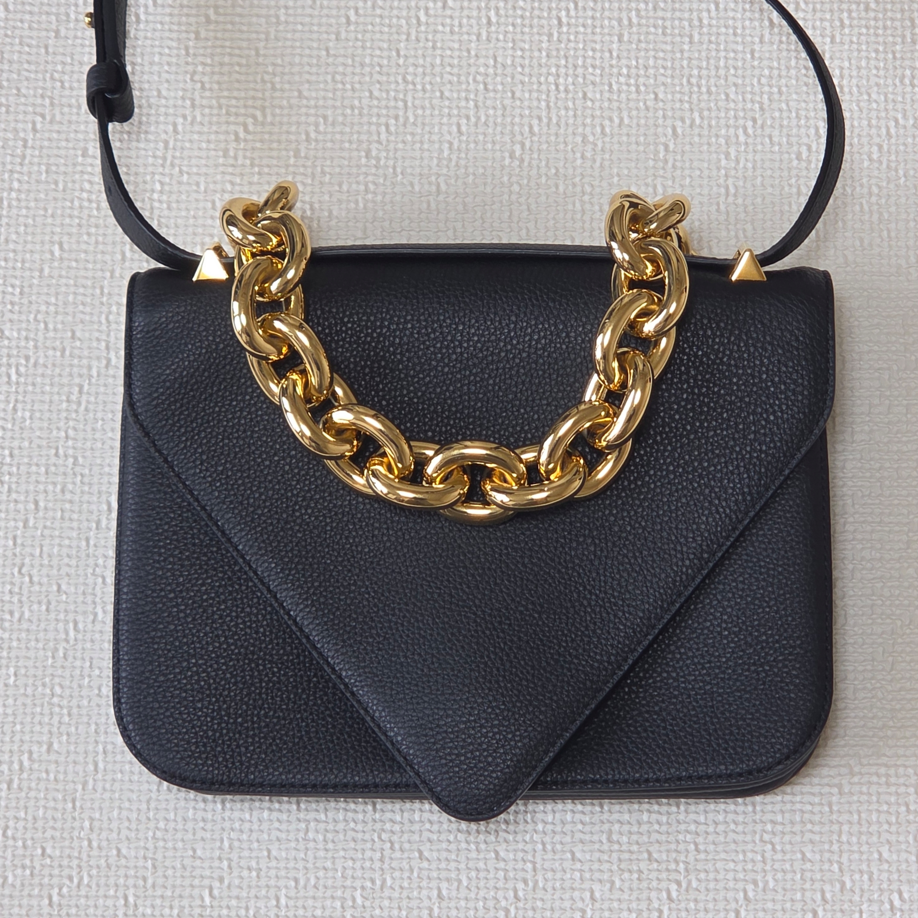 Bottega Veneta Small Leather Mount Black 착용 스타일 - 1