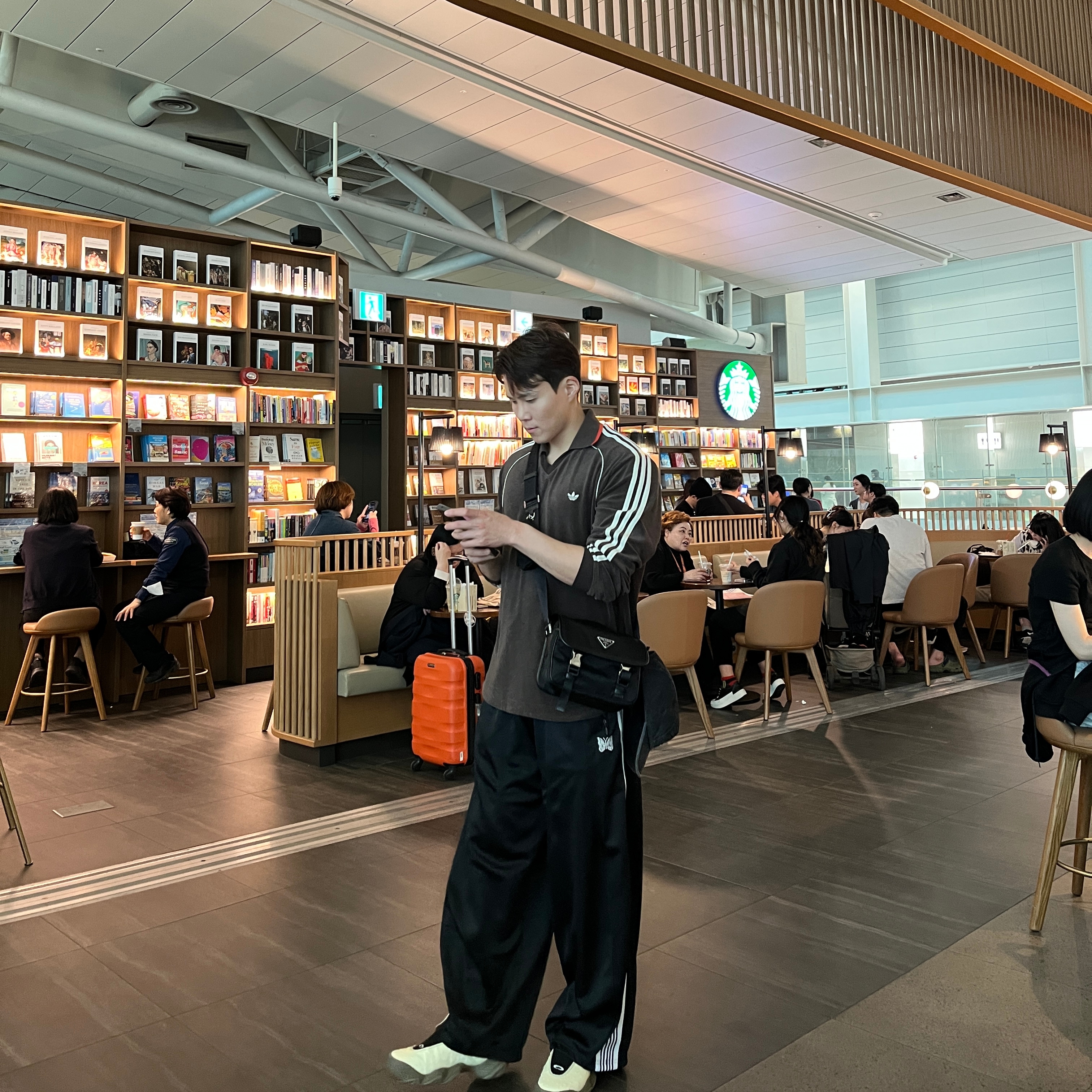 Adidas x Wales Bonner Towel Long Sleeve Dark Brown - KR Sizing, Needles x LHP H.D. Track Pants Cotton Jersey Black 착용 스타일 - 1