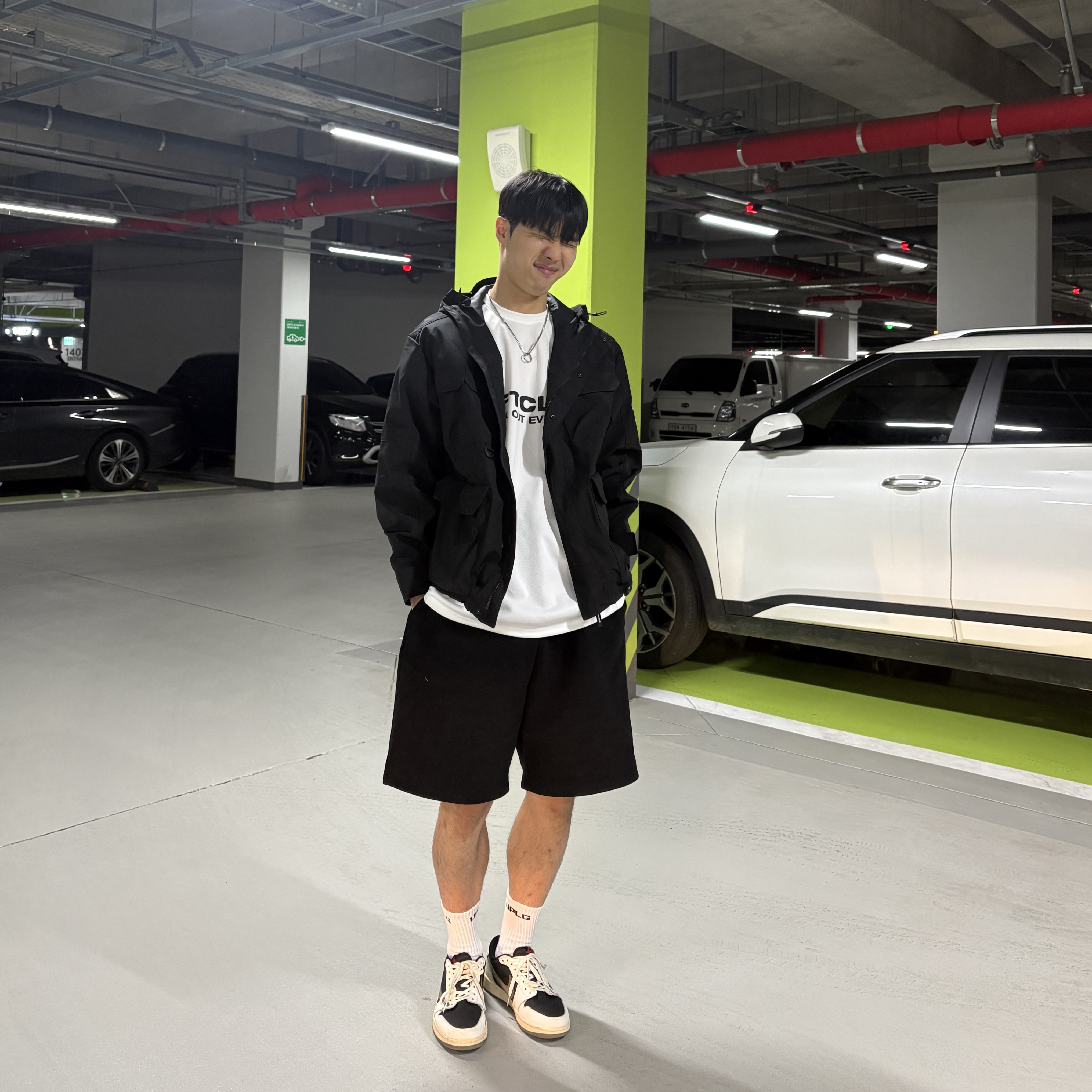 (W) Jordan 1 x Travis Scott Retro Low OG SP Medium Olive, The North Face White Label Ranger Jacket Black 착용 스타일