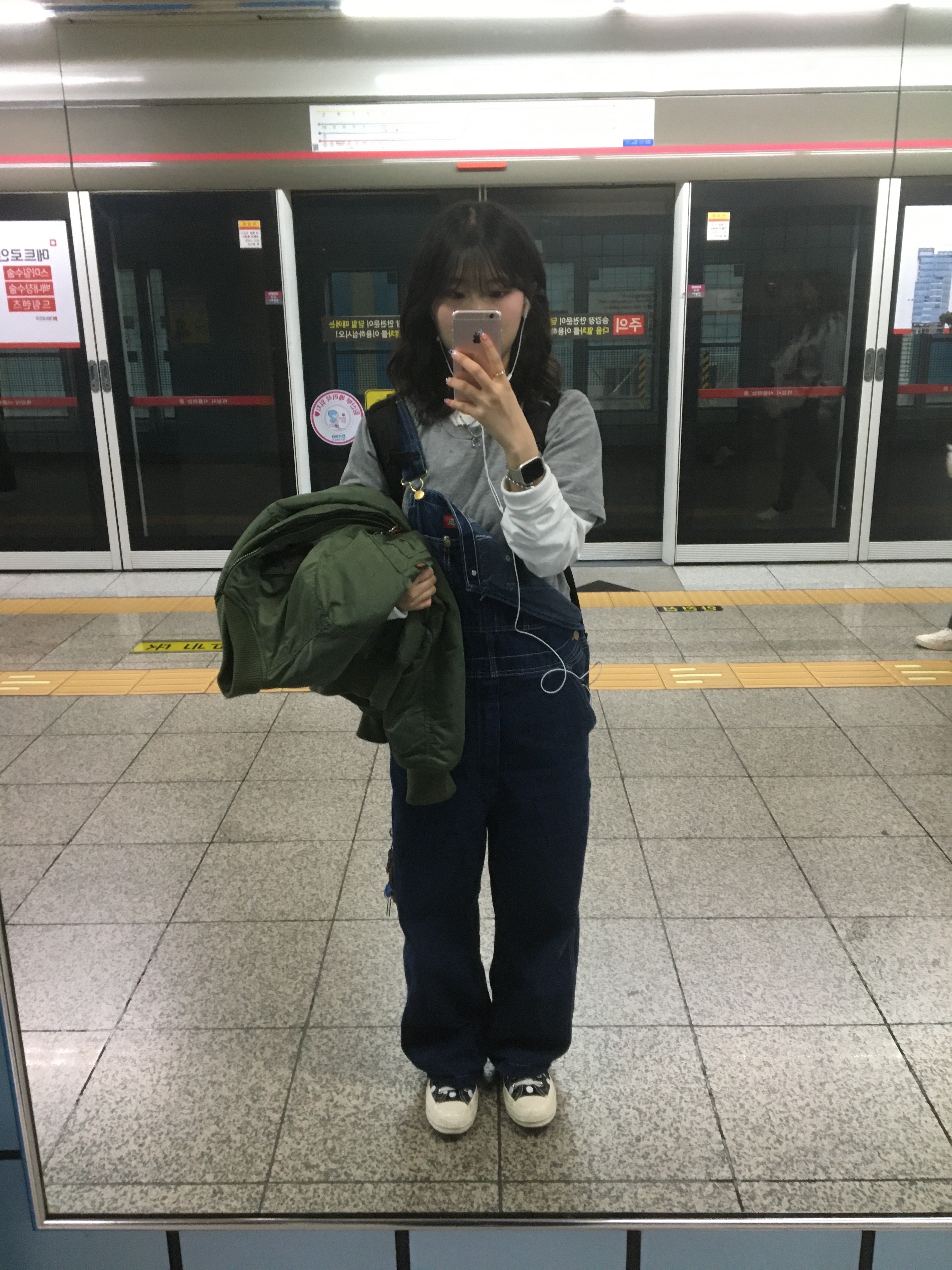 Converse x Play Comme des Garcons Chuck 70 Ox Polka Dot Black, Salomon Trailblazer 10 Black 착용 스타일